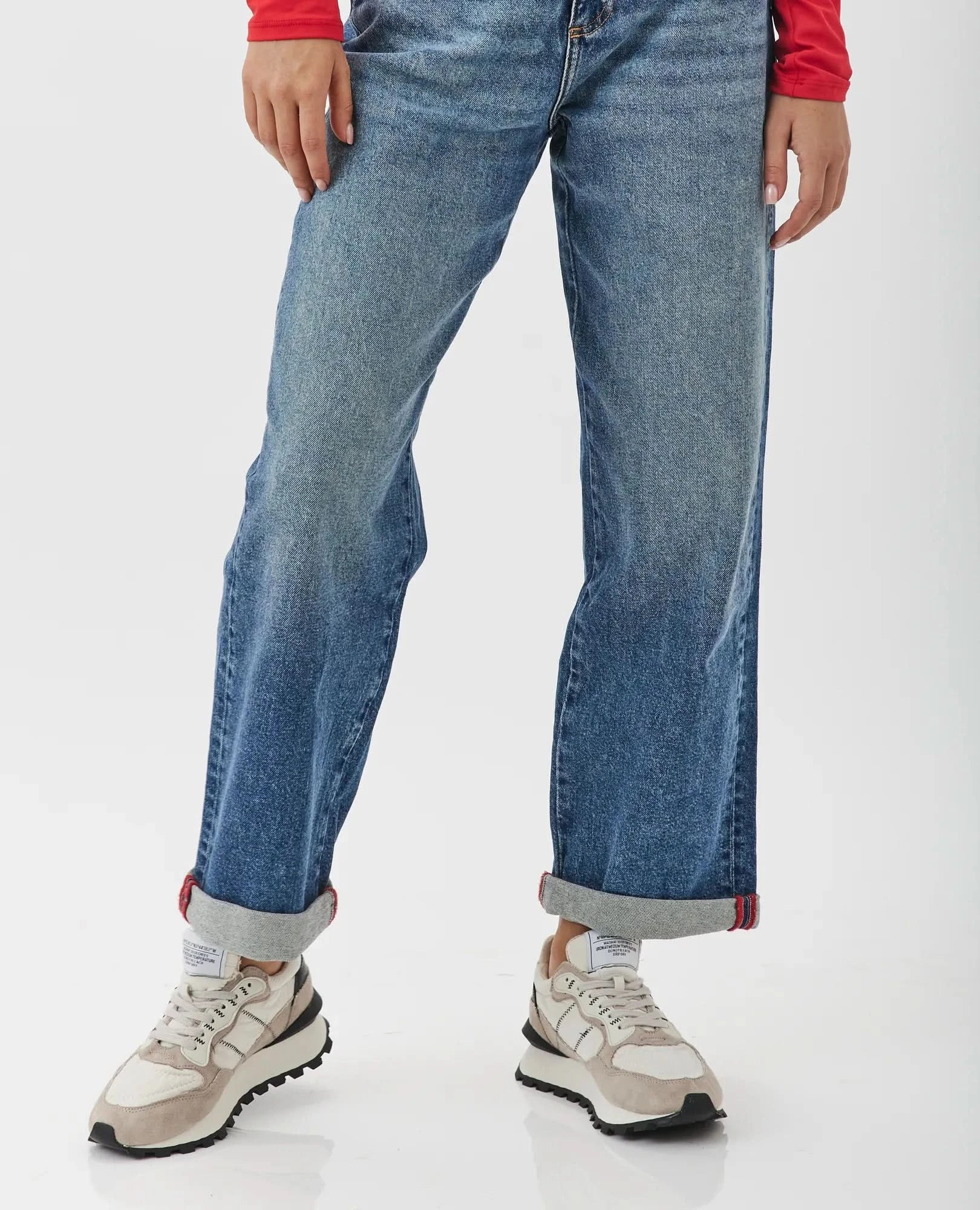 נעלי סניקרס מעוצבות