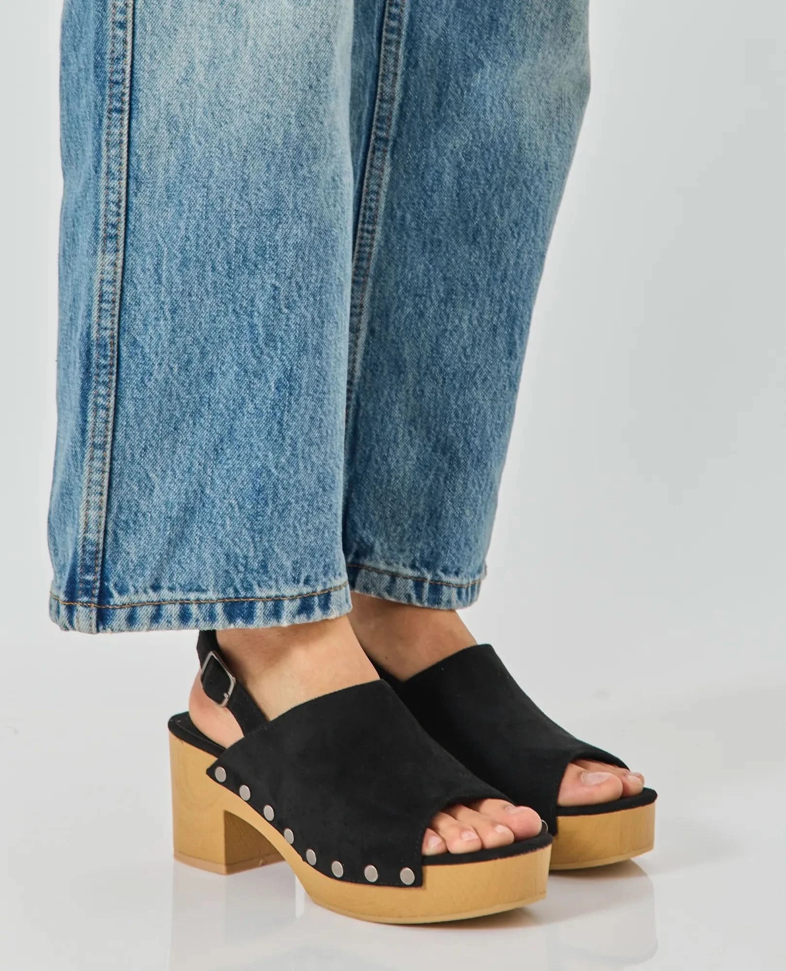 סנדלי עקב עם ניטים- מוריה - B Unique - סנדלי עקב