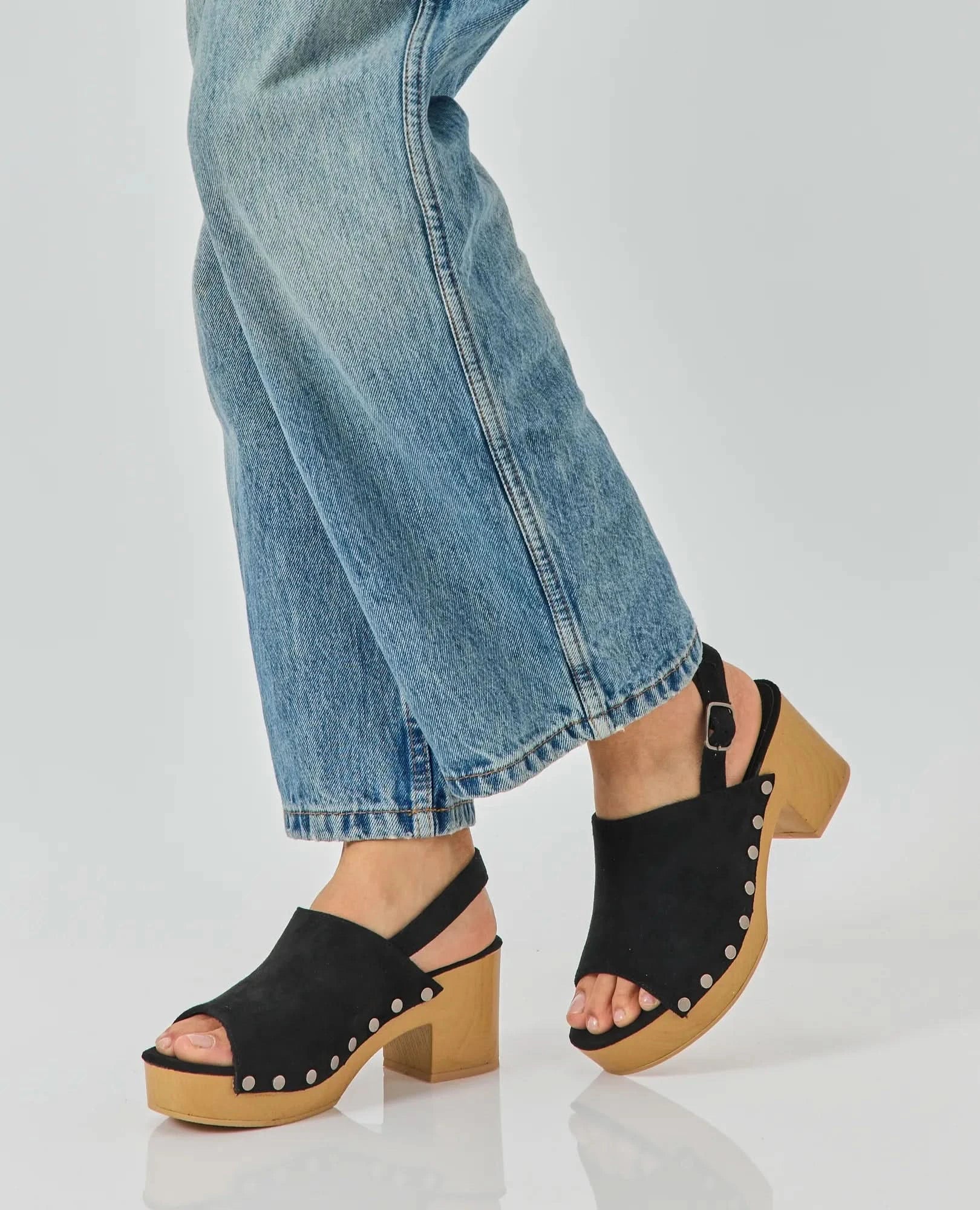 סנדלי עקב עם ניטים- מוריה - B Unique - סנדלי עקב