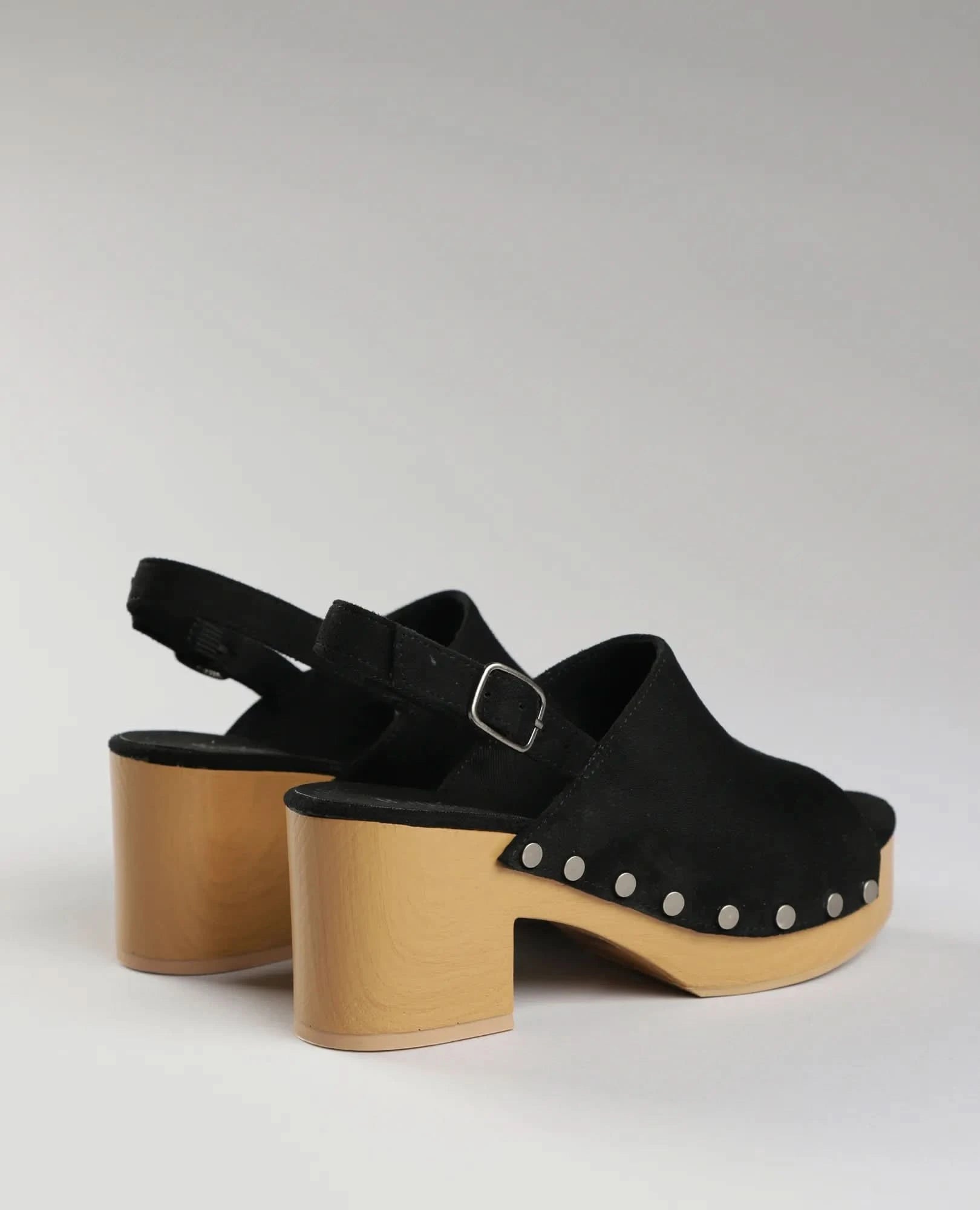 סנדלי עקב עם ניטים- מוריה - B Unique