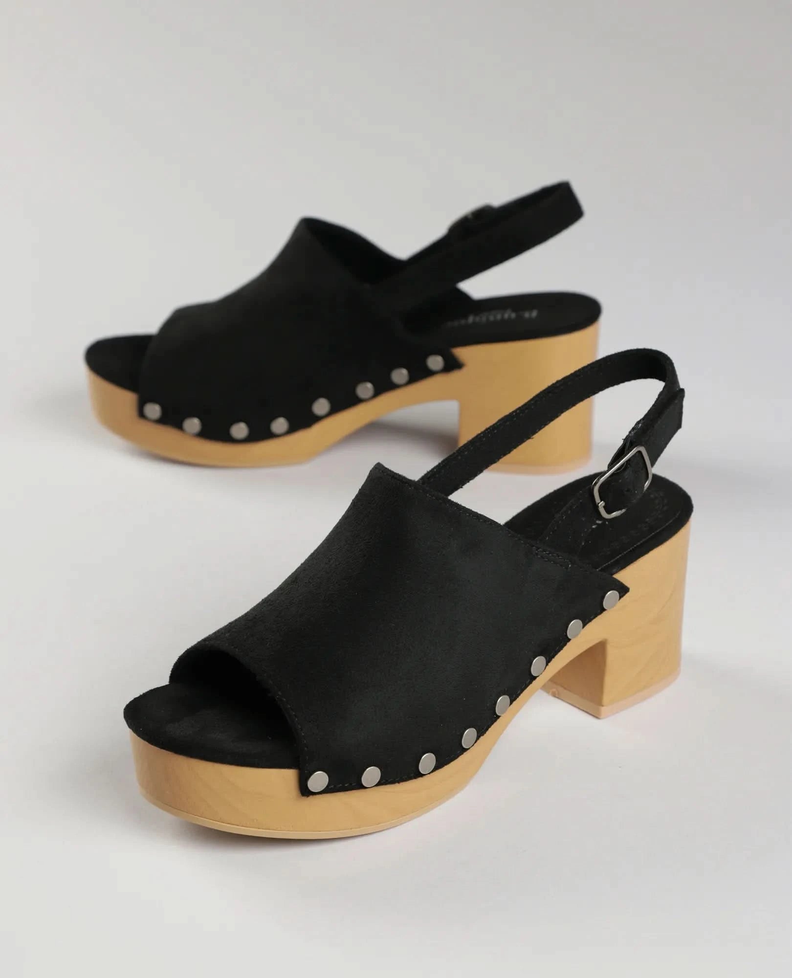 סנדלי עקב עם ניטים- מוריה - B Unique