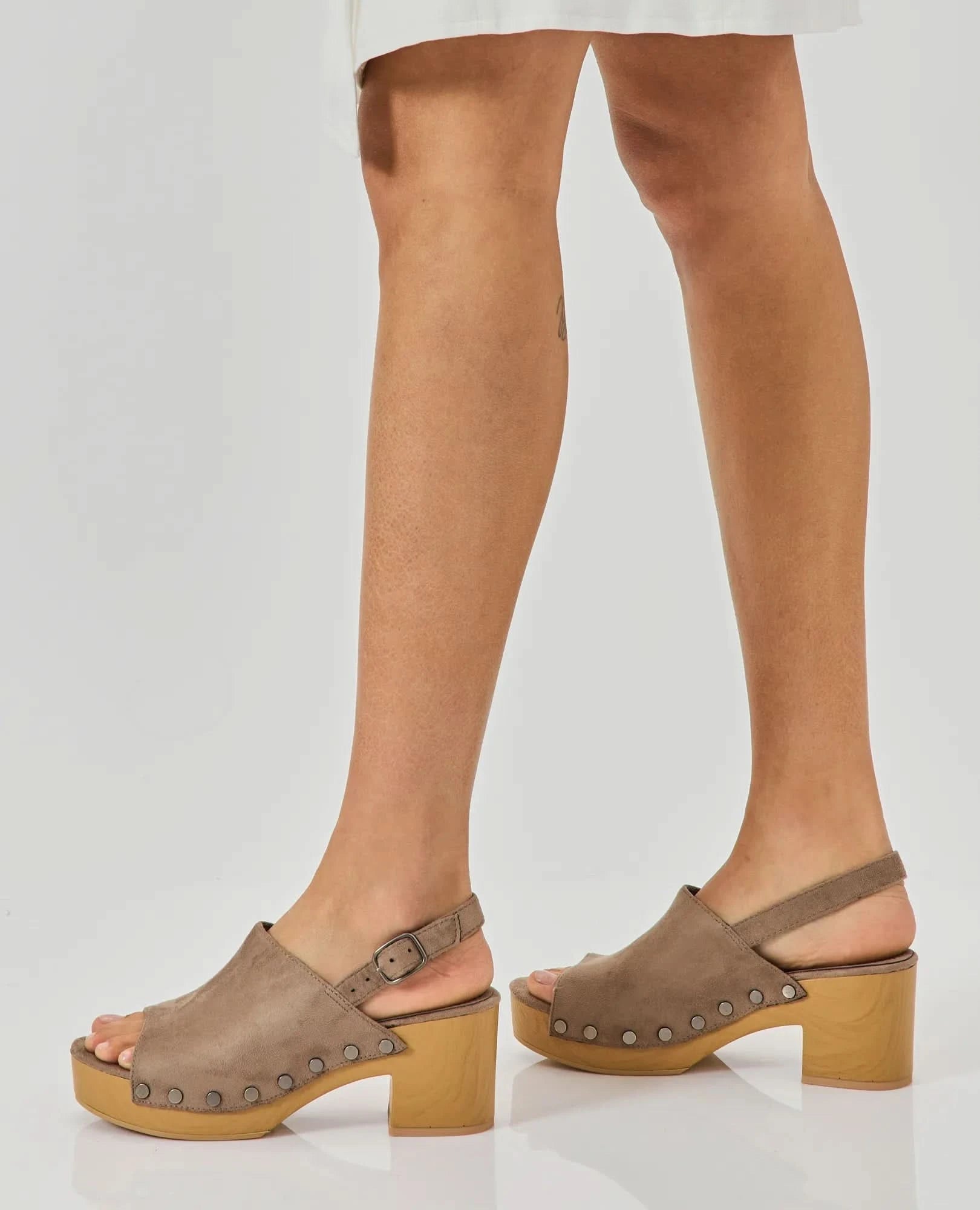 סנדלי עקב עם ניטים- מוריה - B Unique - סנדלי עקב