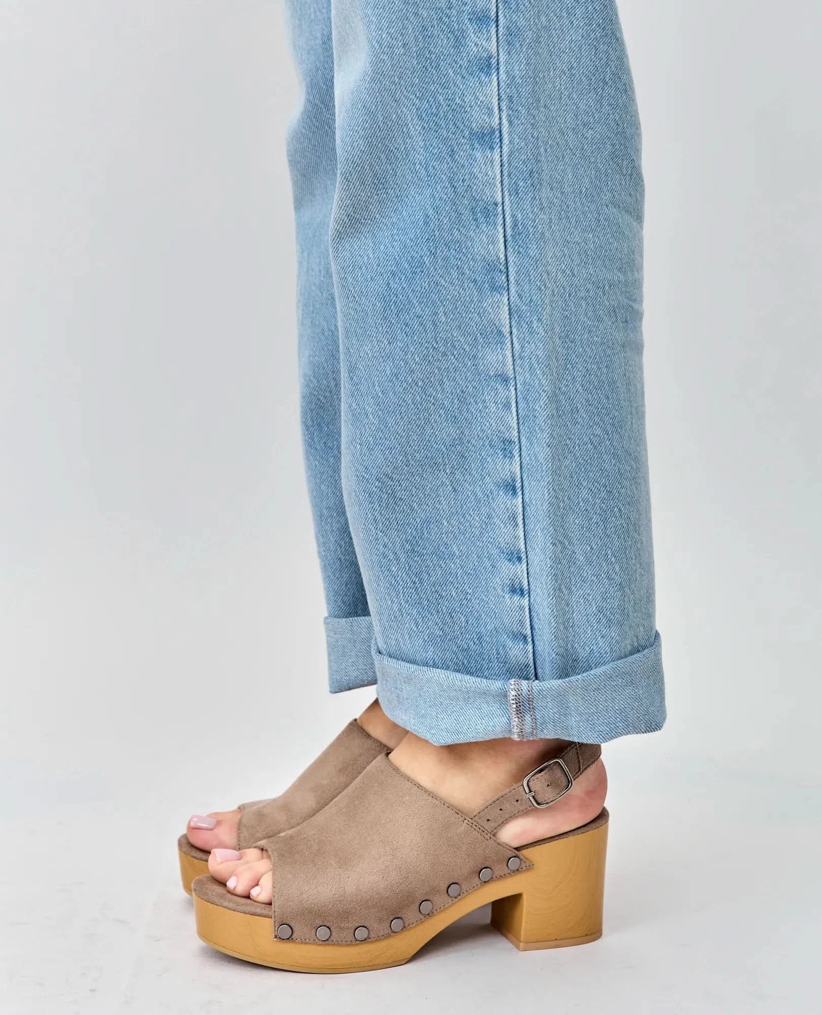 סנדלי עקב עם ניטים- מוריה - B Unique