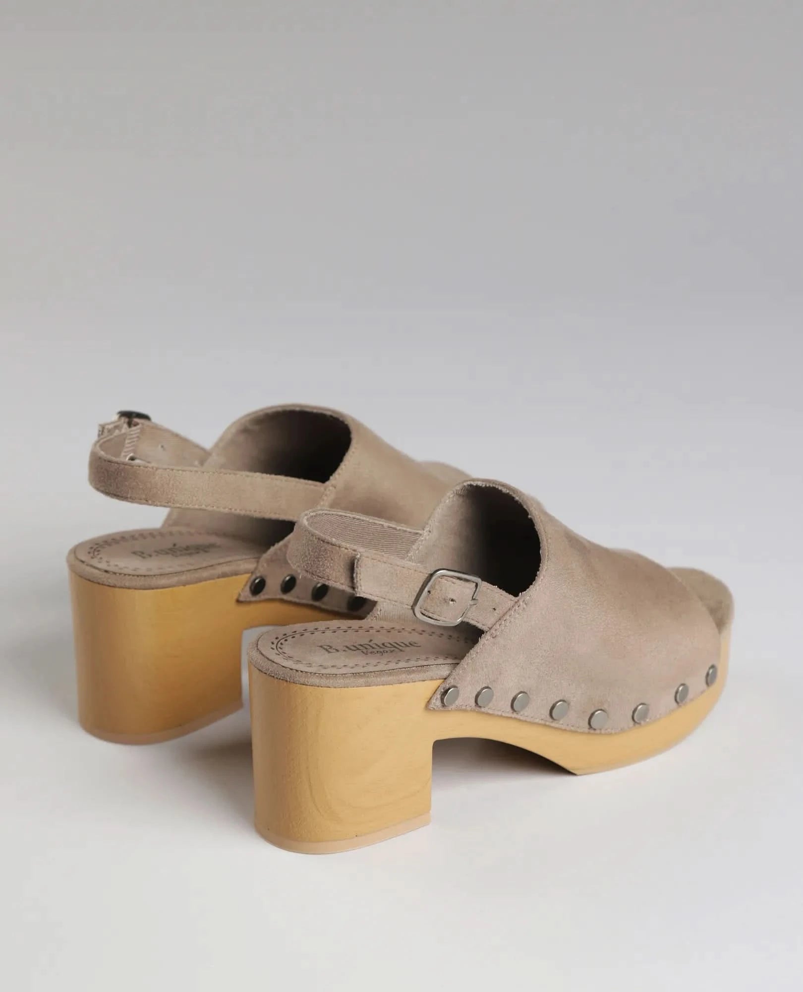 סנדלי עקב עם ניטים- מוריה - B Unique