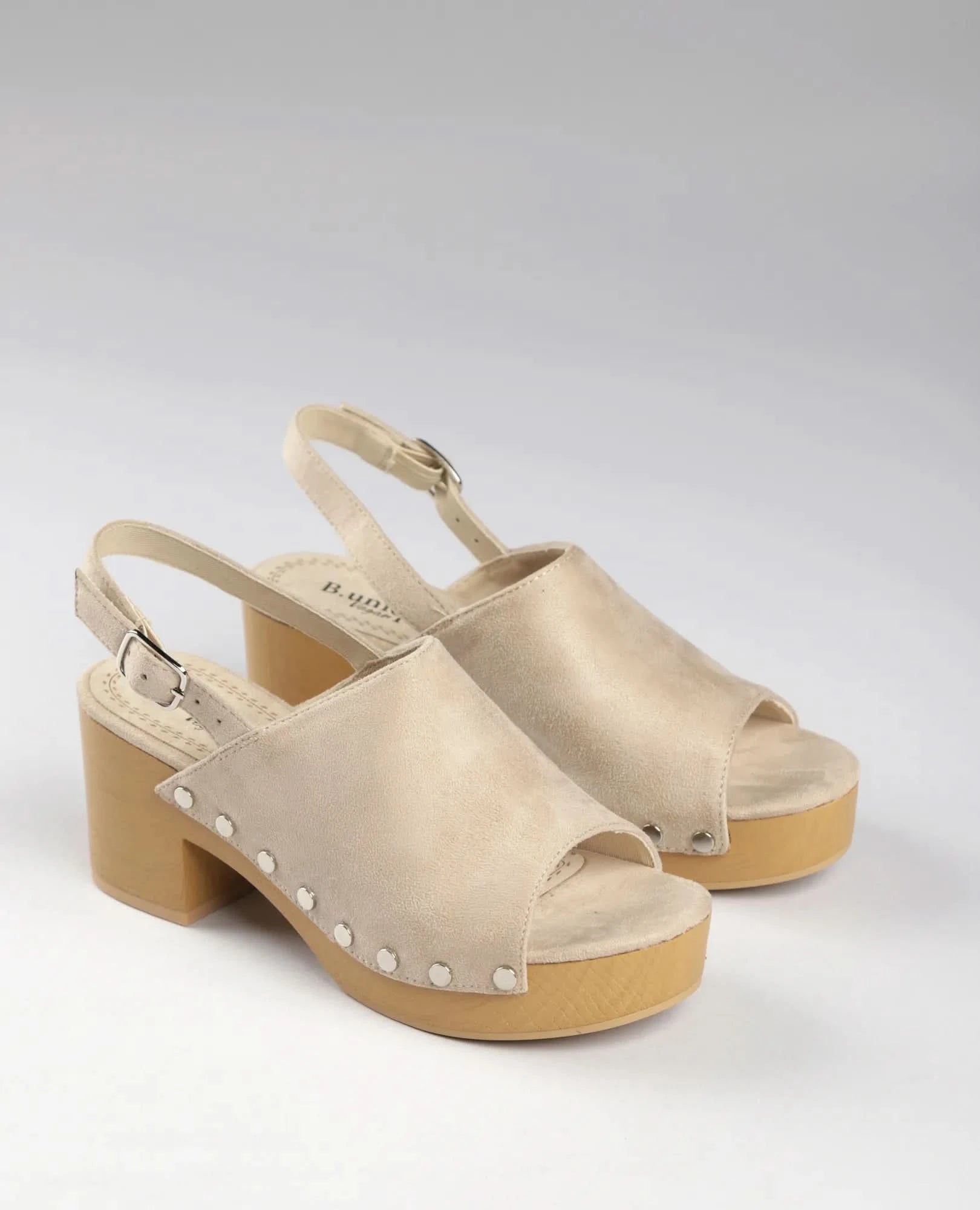 סנדלי עקב עם ניטים- מוריה - B Unique - סנדלי עקב