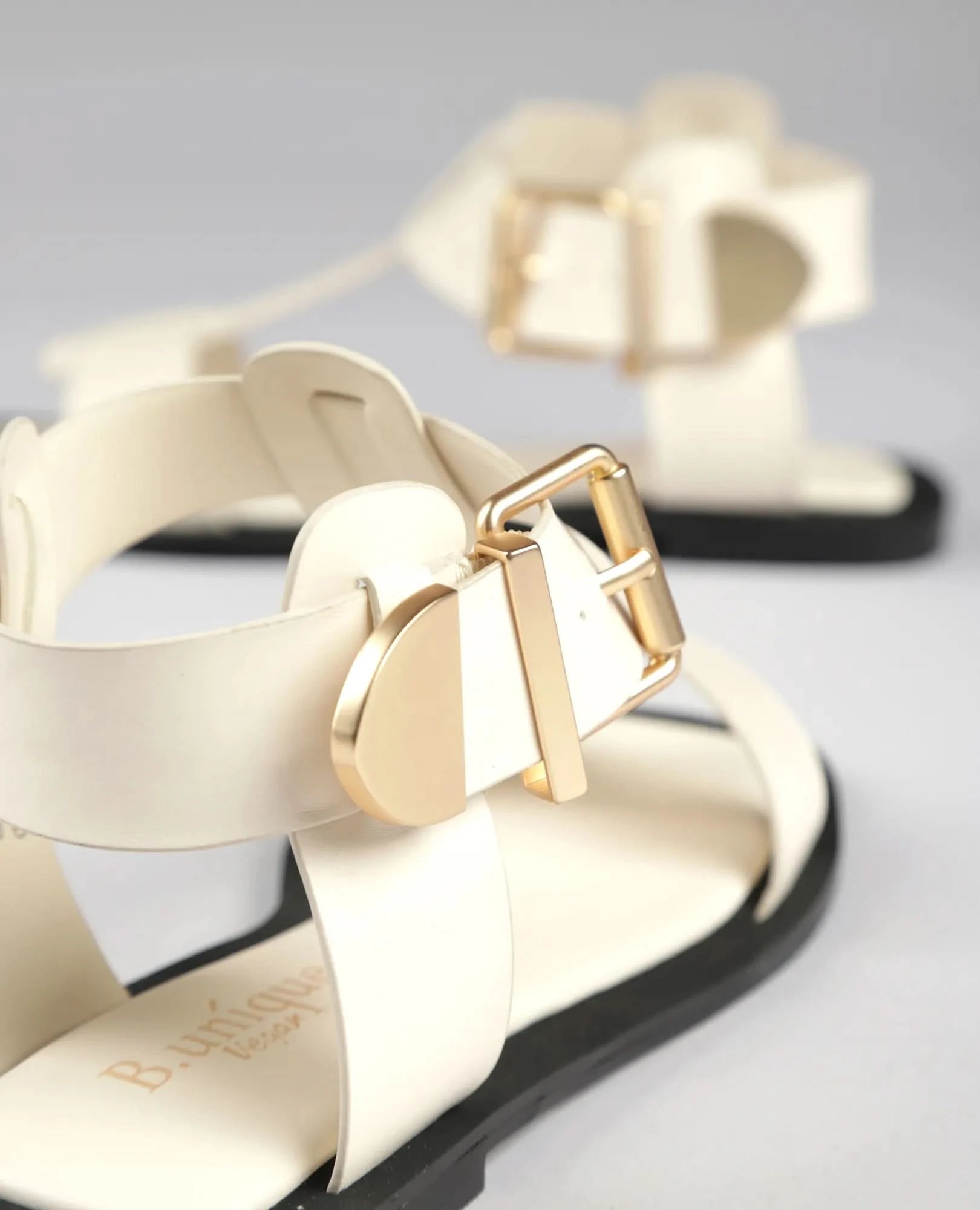 סנדלים שטוחים - טיילור - B Unique - סנדלים