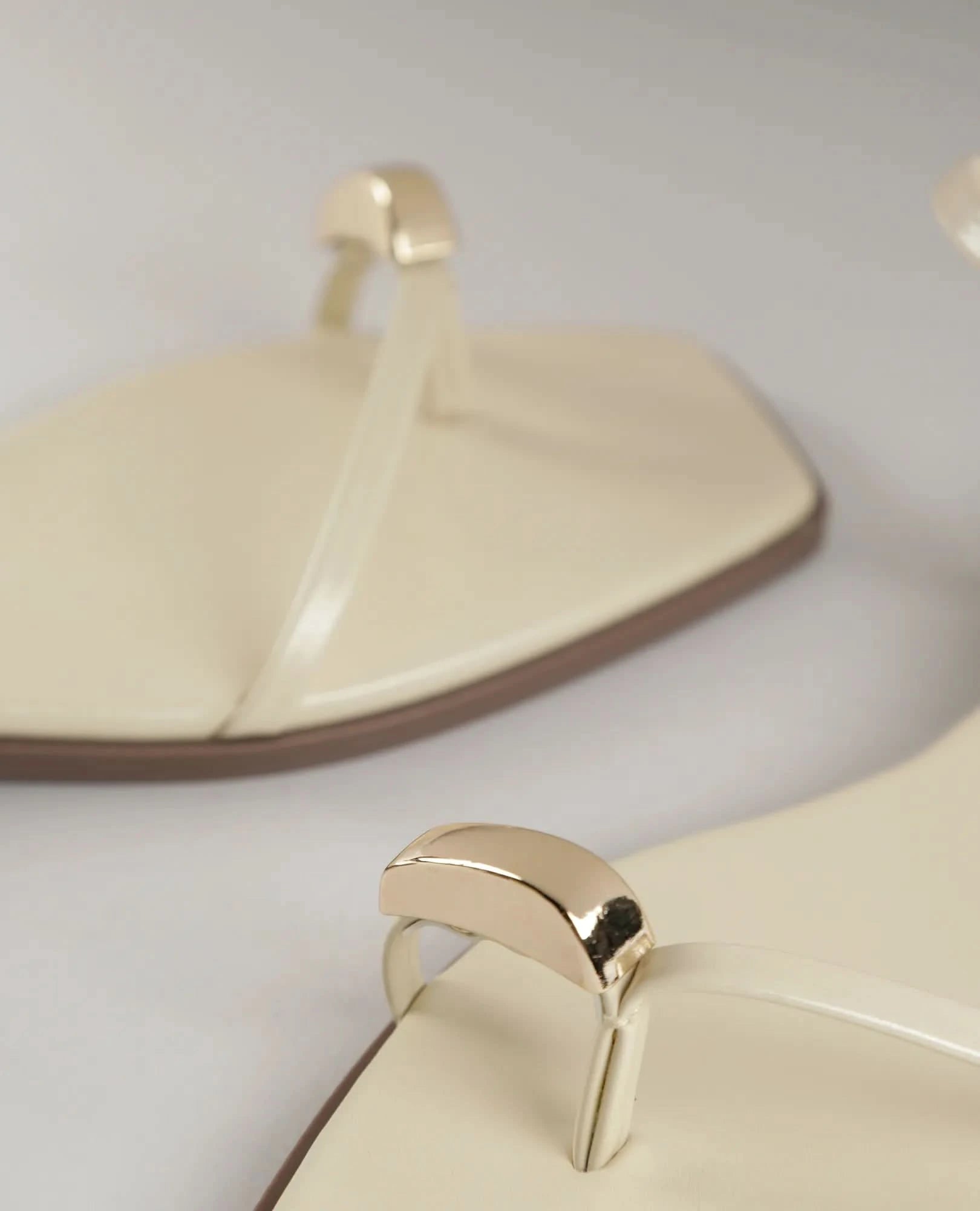 סנדלים שטוחים - איזבלה - B Unique