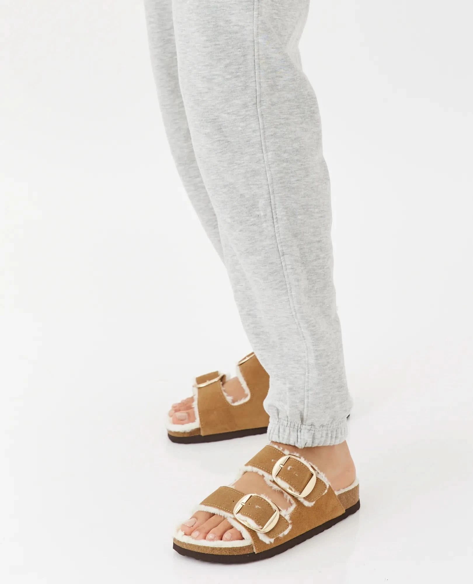 כפכפי עור - חן - B Unique