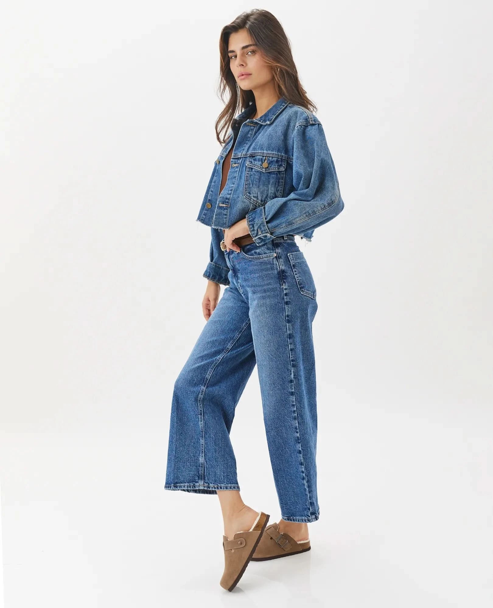 כפכפי עור סגורים - שלי - B Unique