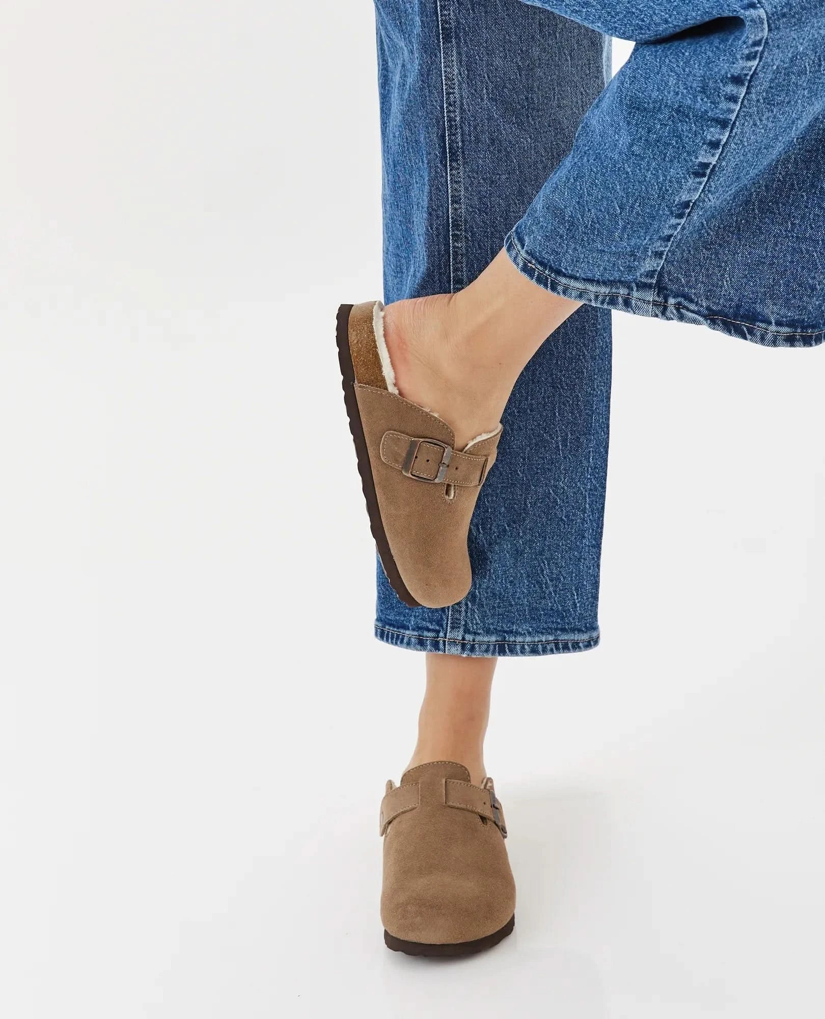 כפכפי עור סגורים - שלי - B Unique