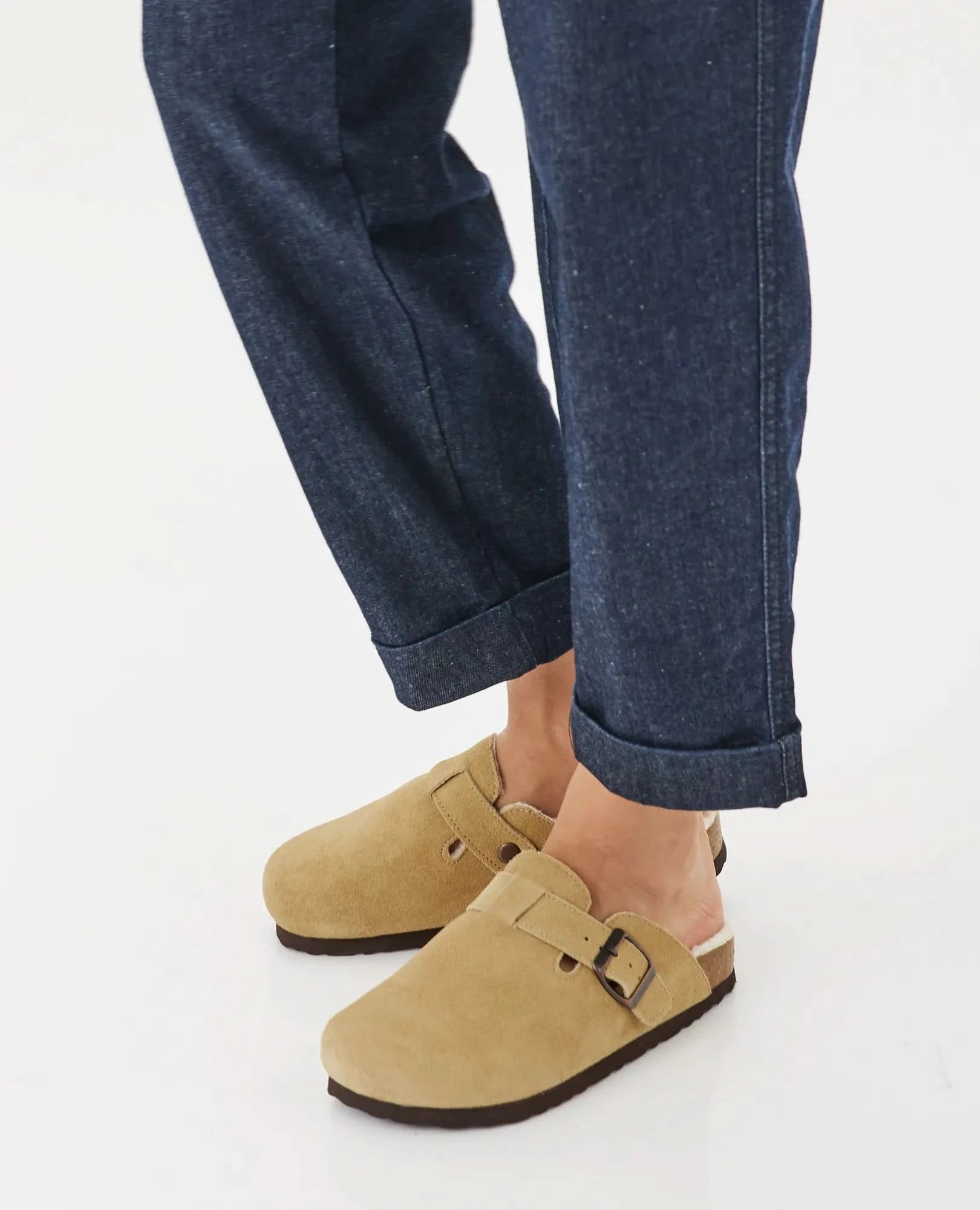 כפכפי עור סגורים - שלי - B Unique