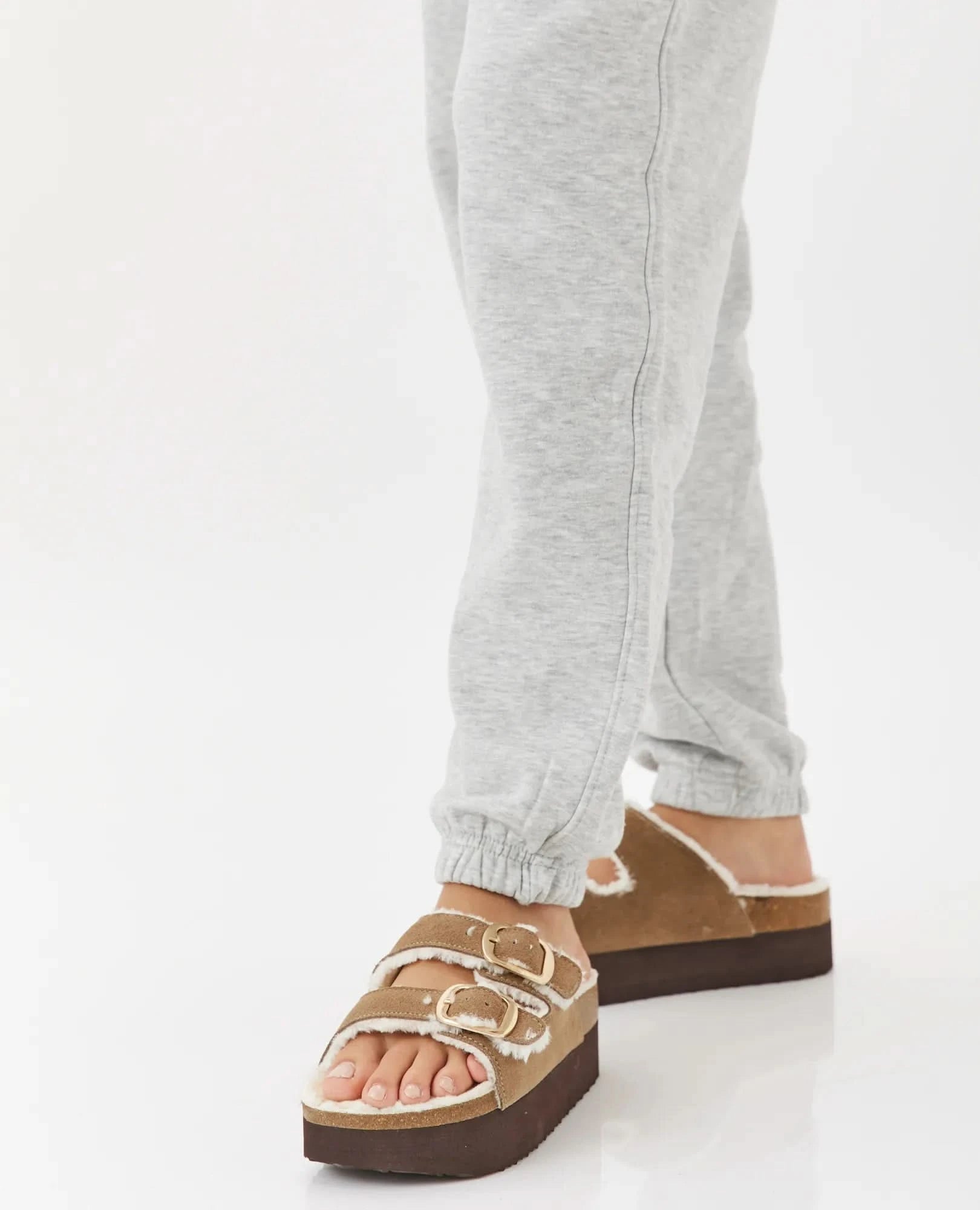 כפכפי עור פרוותיים - בשמת - B Unique