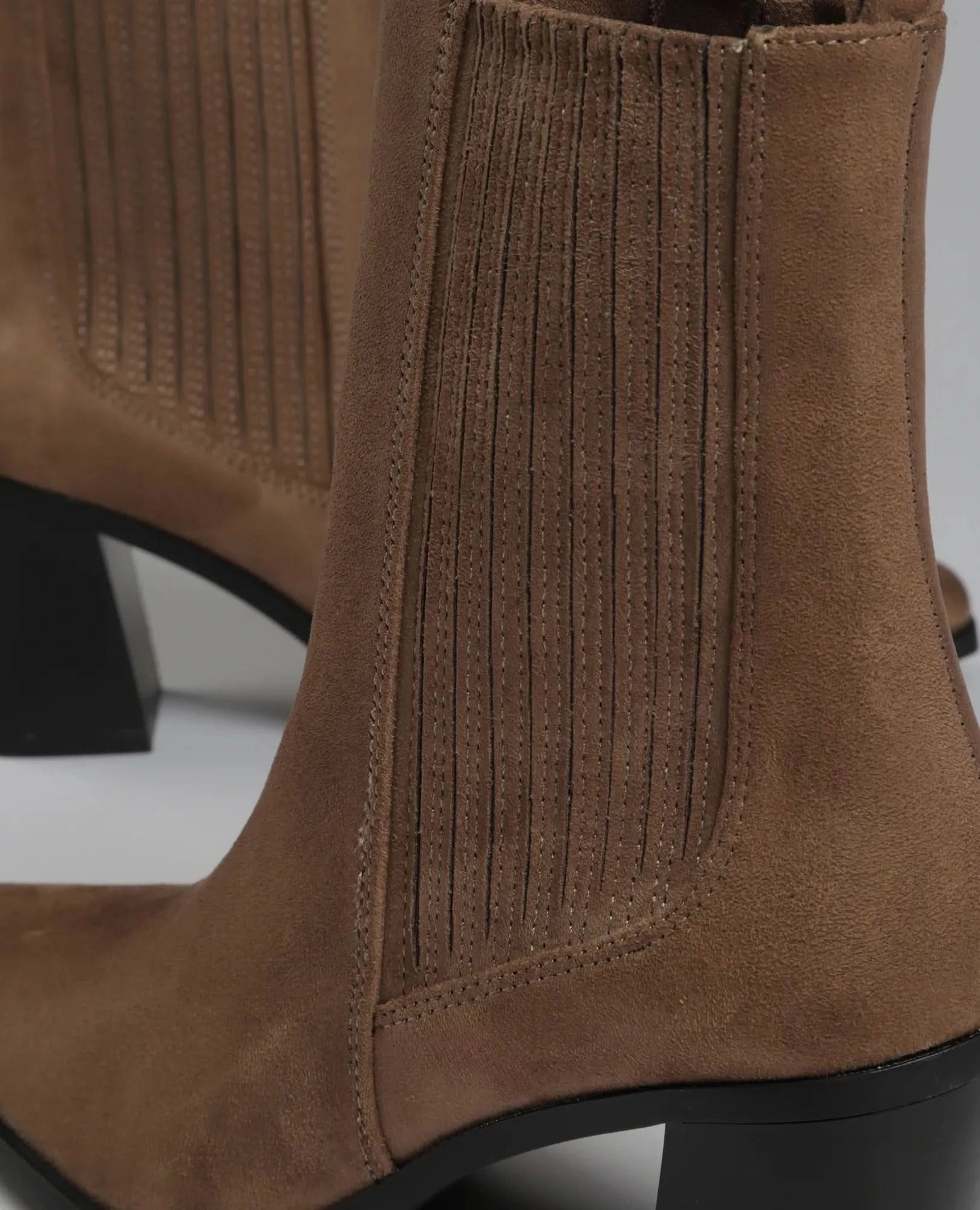 מגפוני עקב צ'לסי - גלי - B Unique - מגפונים