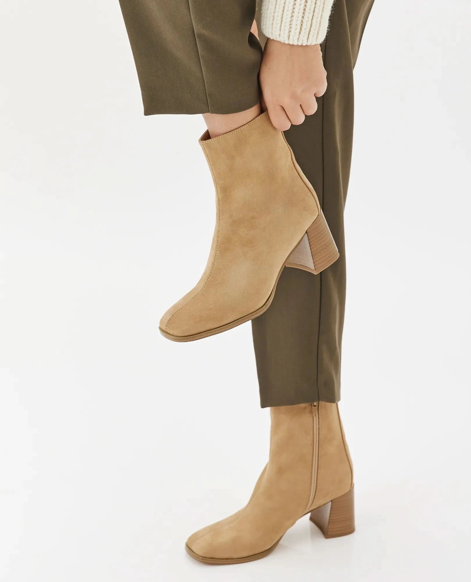 מגפוני עקב- סתיו - B Unique