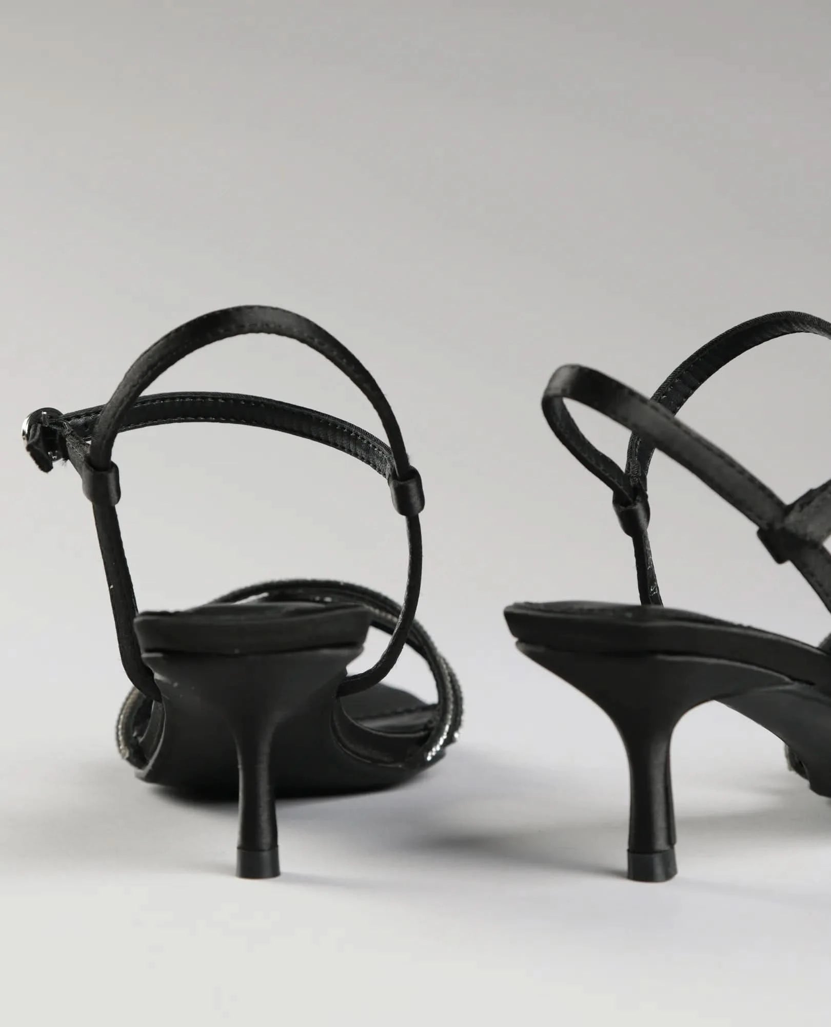 סנדלי עקב - דיאנה - B Unique