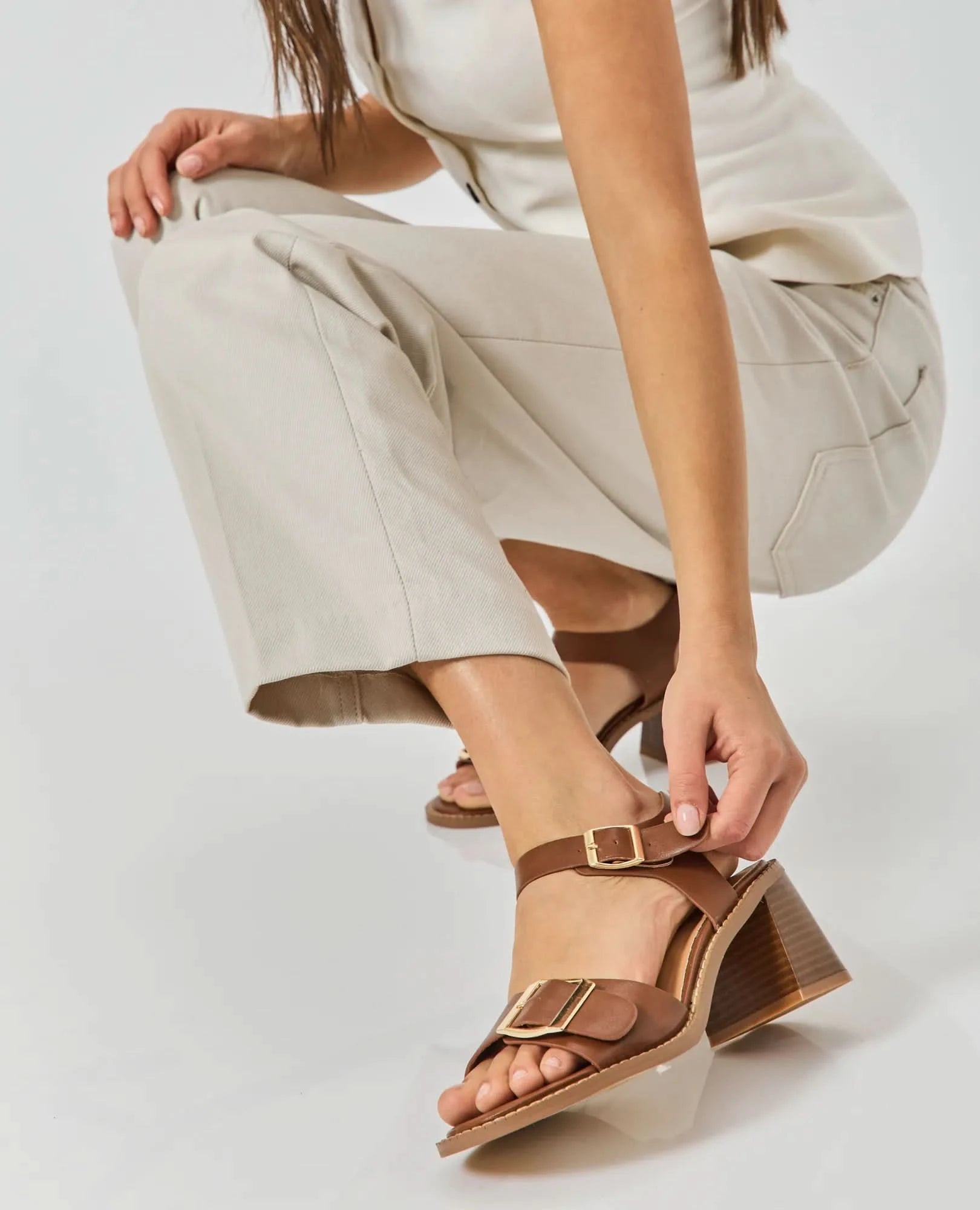 סנדלי עקב - סטפני - B Unique - סנדלי עקב