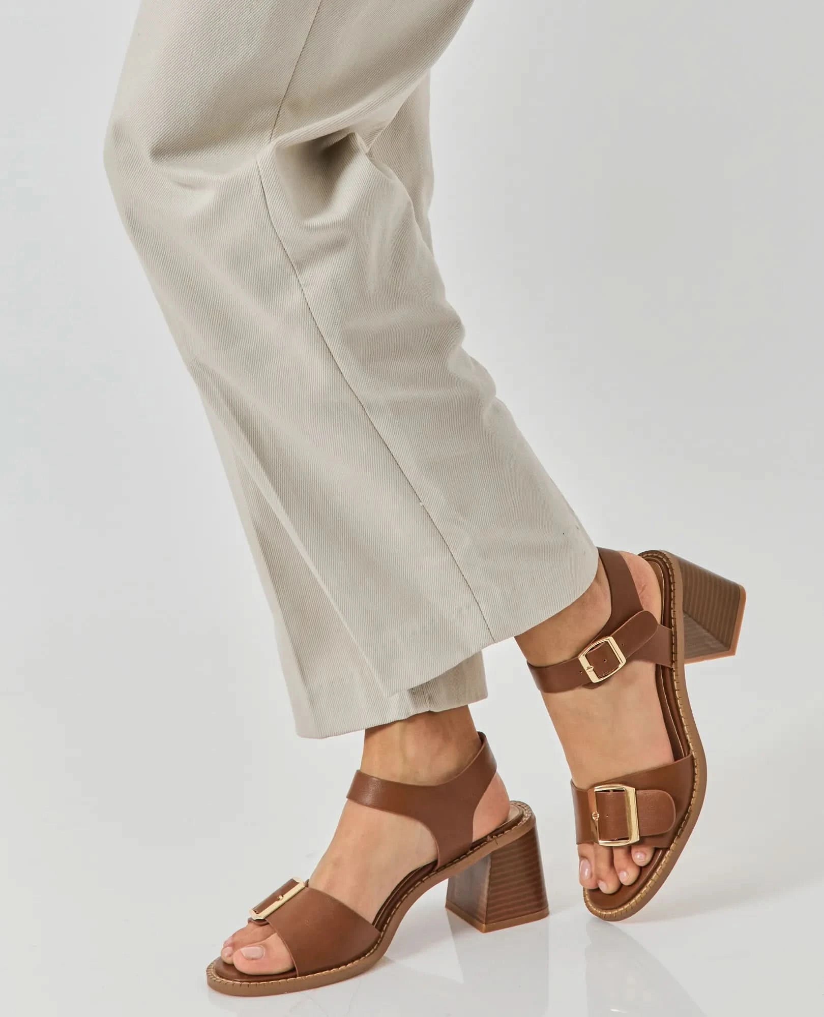 סנדלי עקב - סטפני - B Unique - סנדלי עקב