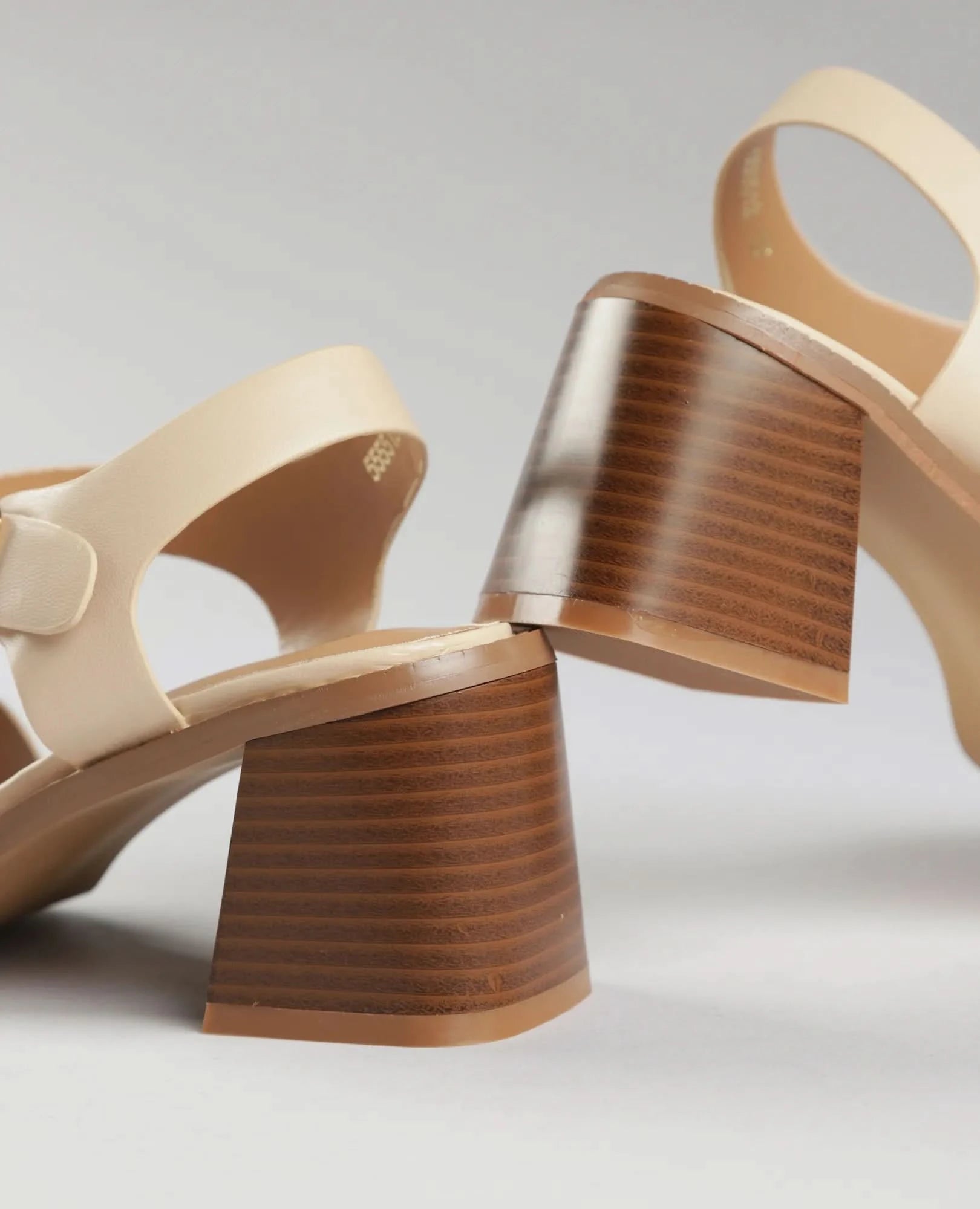 סנדלי עקב - סטפני - B Unique