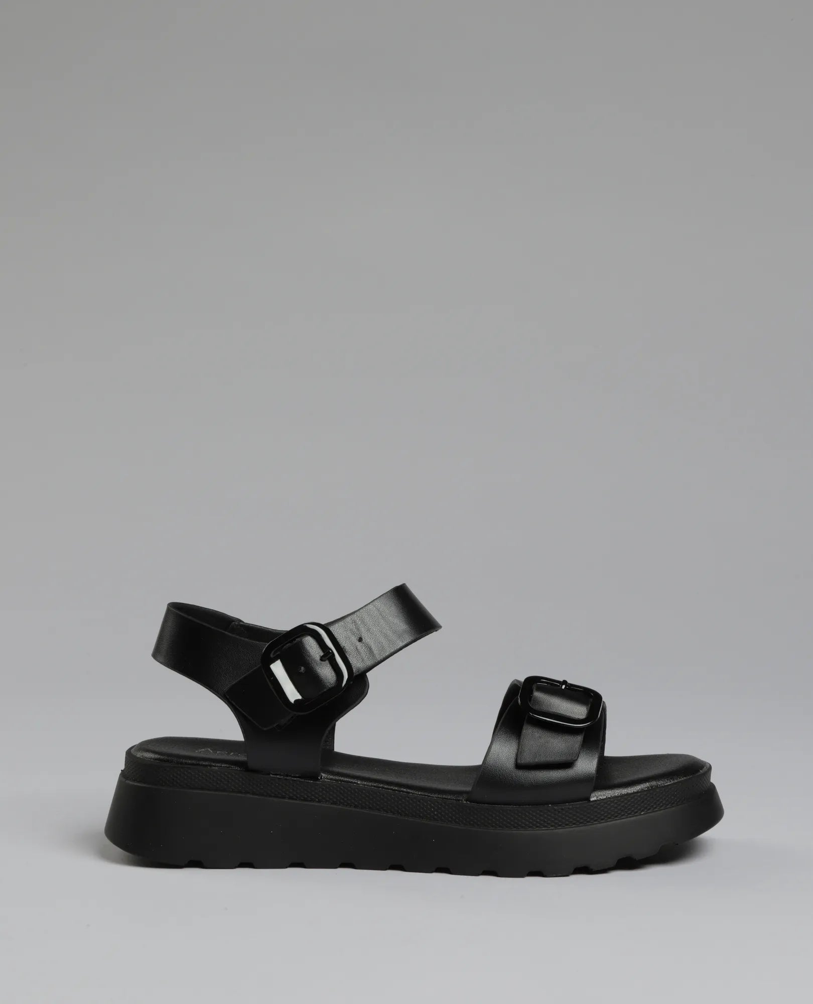 סנדלי פלטפורמה עם אבזמים - B Unique - סנדלים