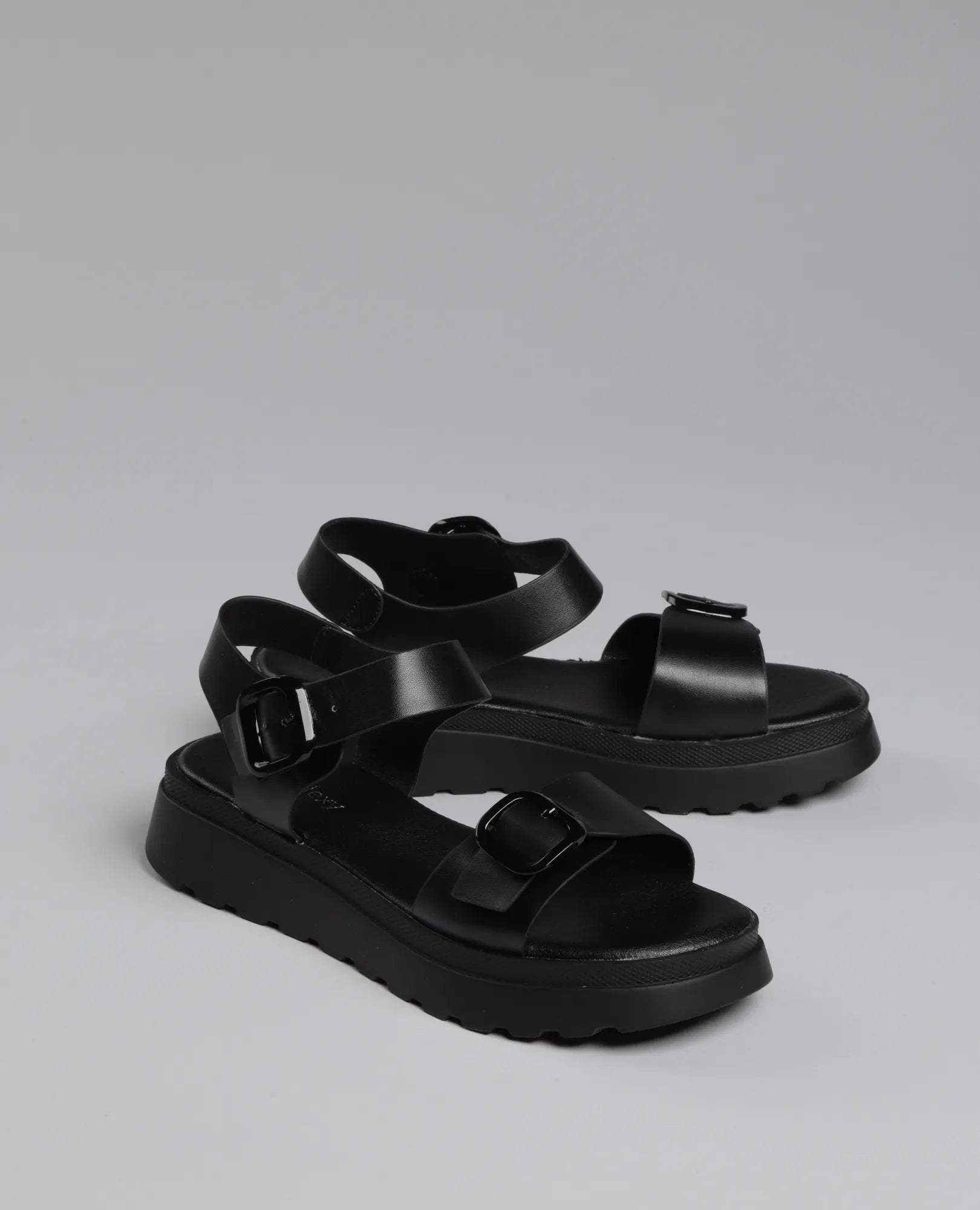 סנדלי פלטפורמה עם אבזמים - B Unique - סנדלים