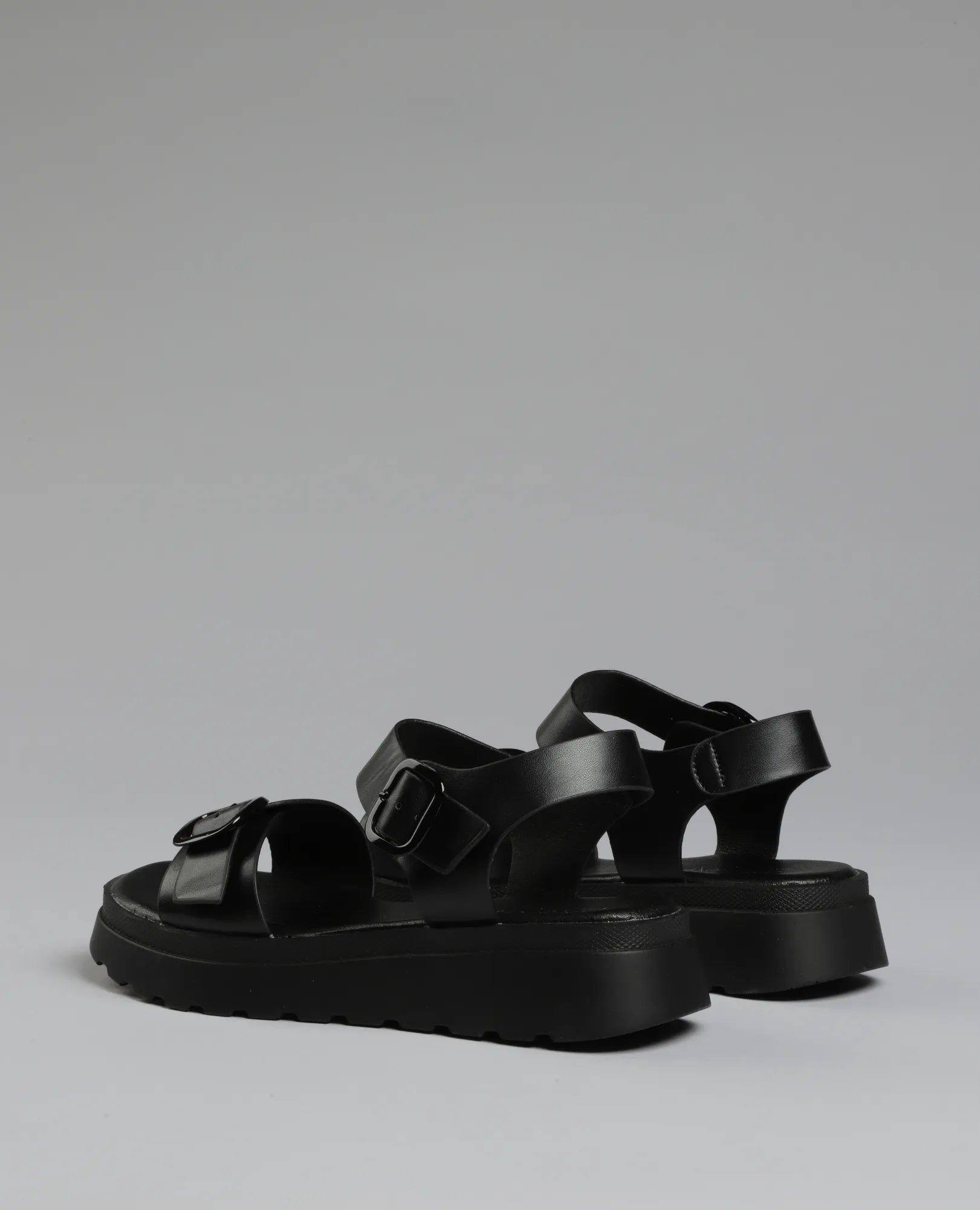 סנדלי פלטפורמה עם אבזמים - B Unique - סנדלים