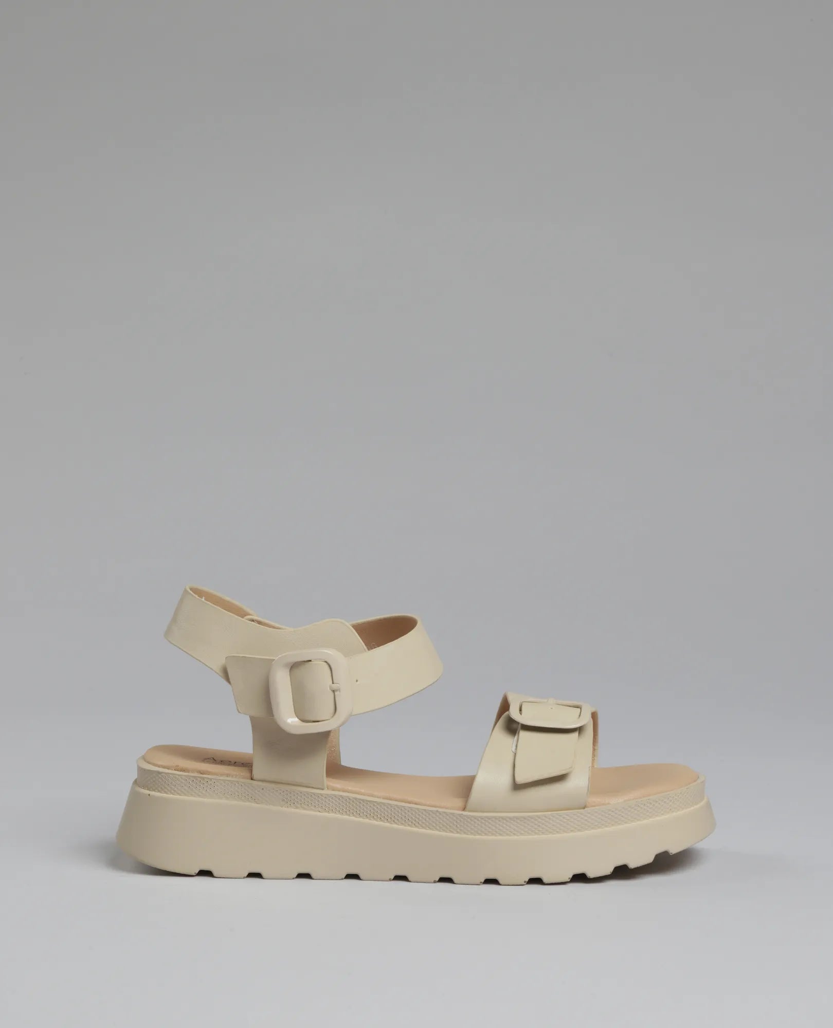 סנדלי פלטפורמה עם אבזמים - B Unique - סנדלים