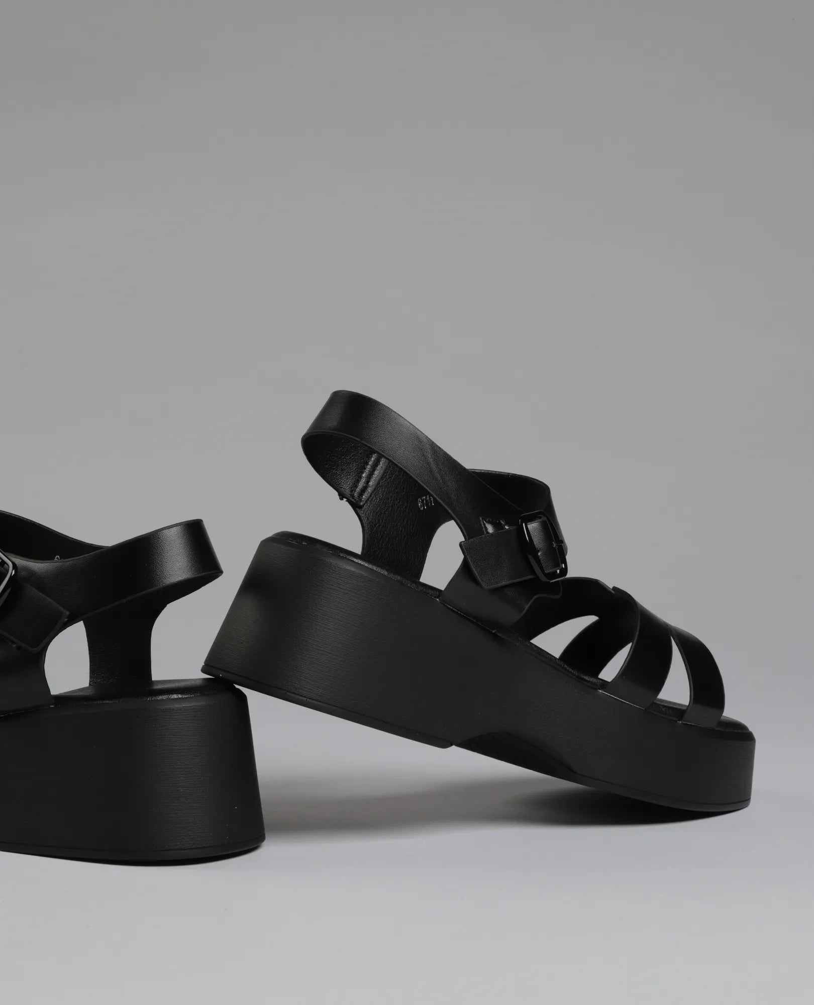 סנדלי פלטפורמה רצועות - B Unique - סנדלים