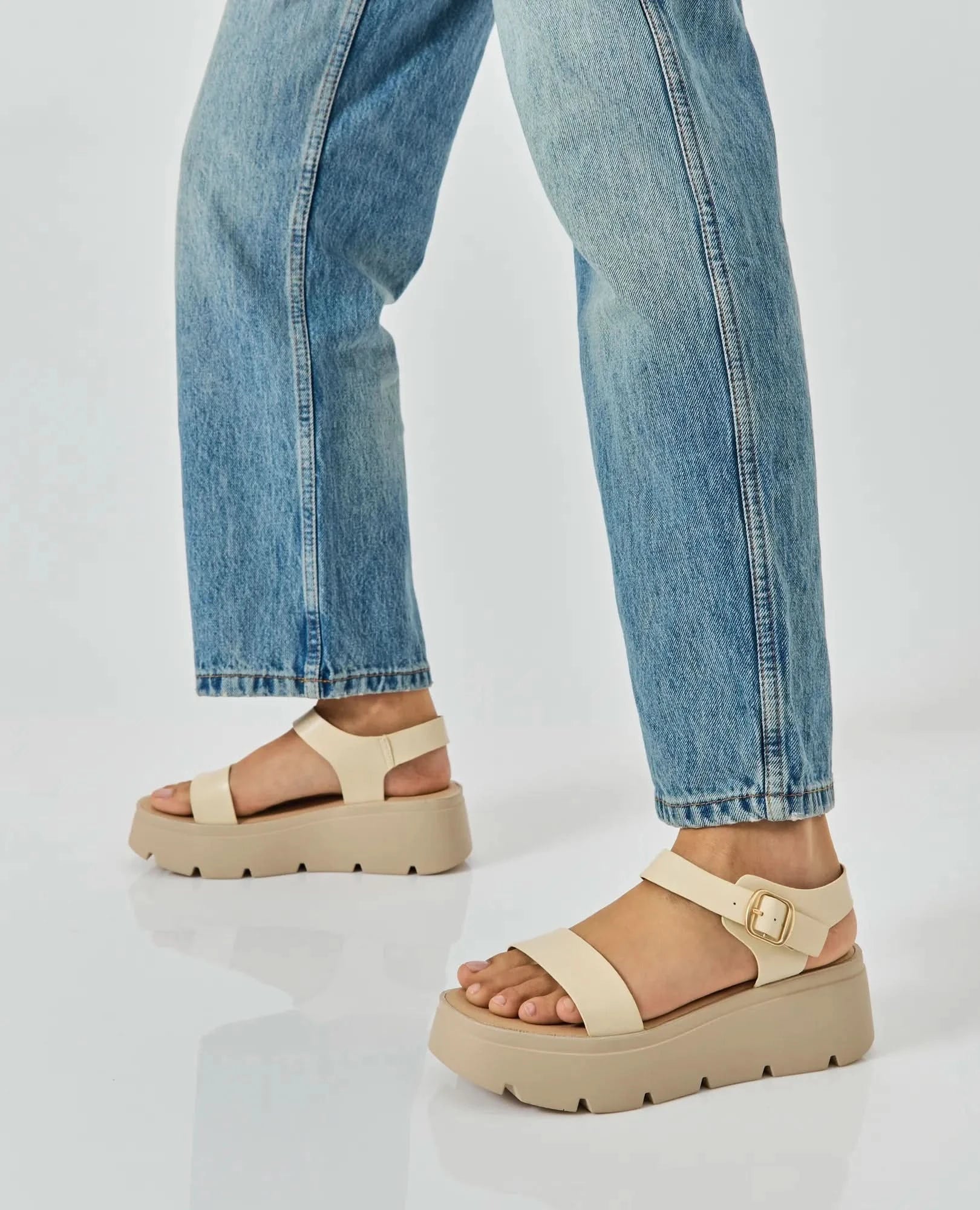 סנדלי פלטפורמה - קייסי - B Unique - סנדלים