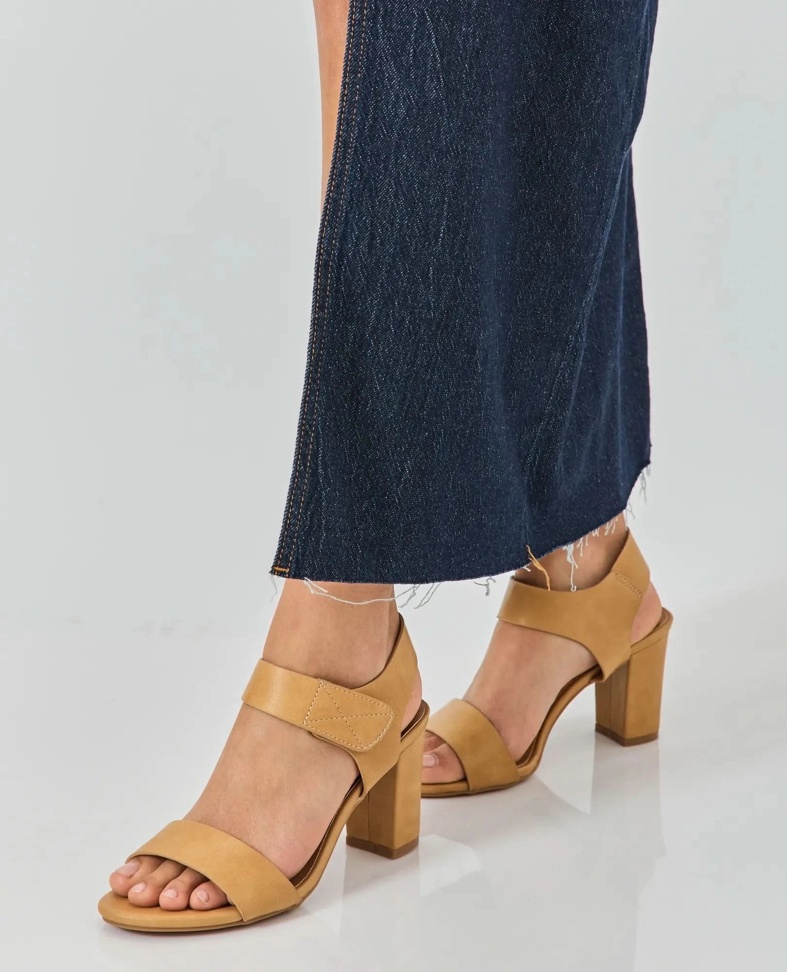 סנדלי עקב - שיינה - B Unique - סנדלי עקב