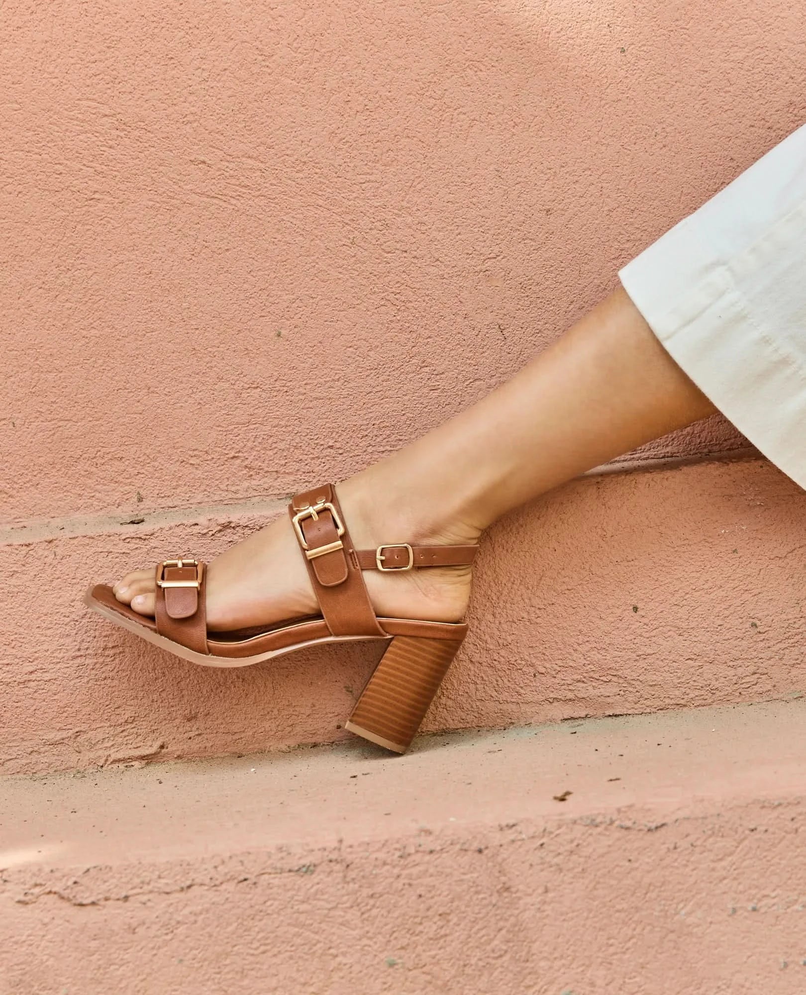 סנדלי עקב - הודיה - B Unique - סנדלי עקב