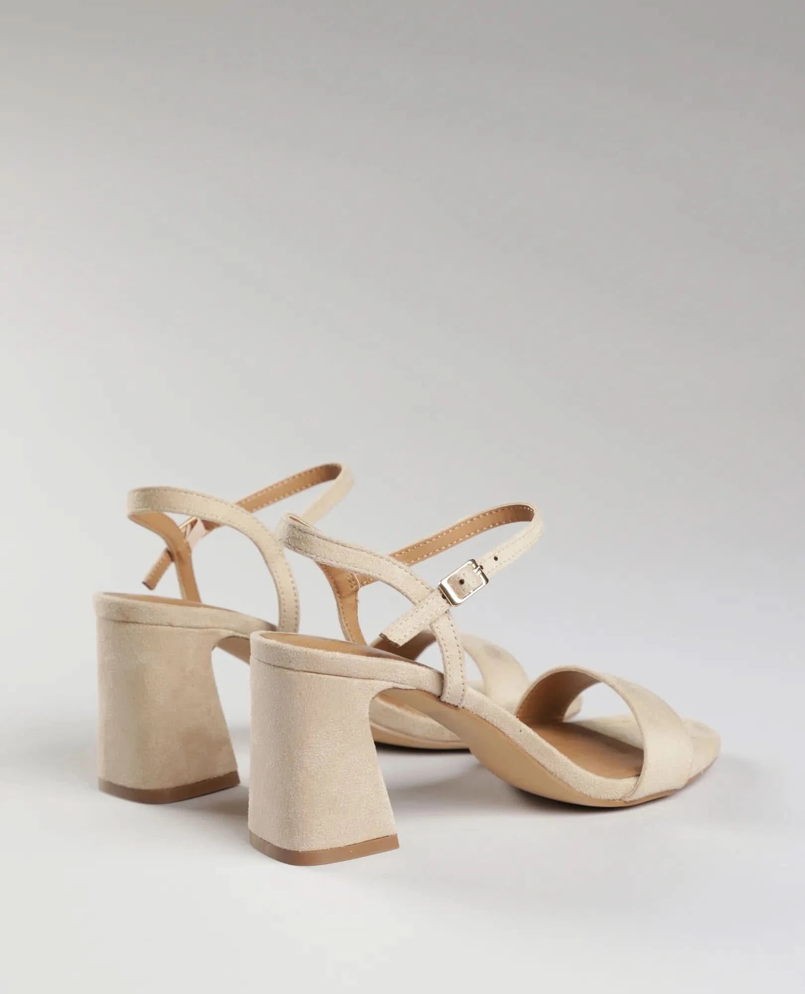 סנדלי עקב- מון - B Unique