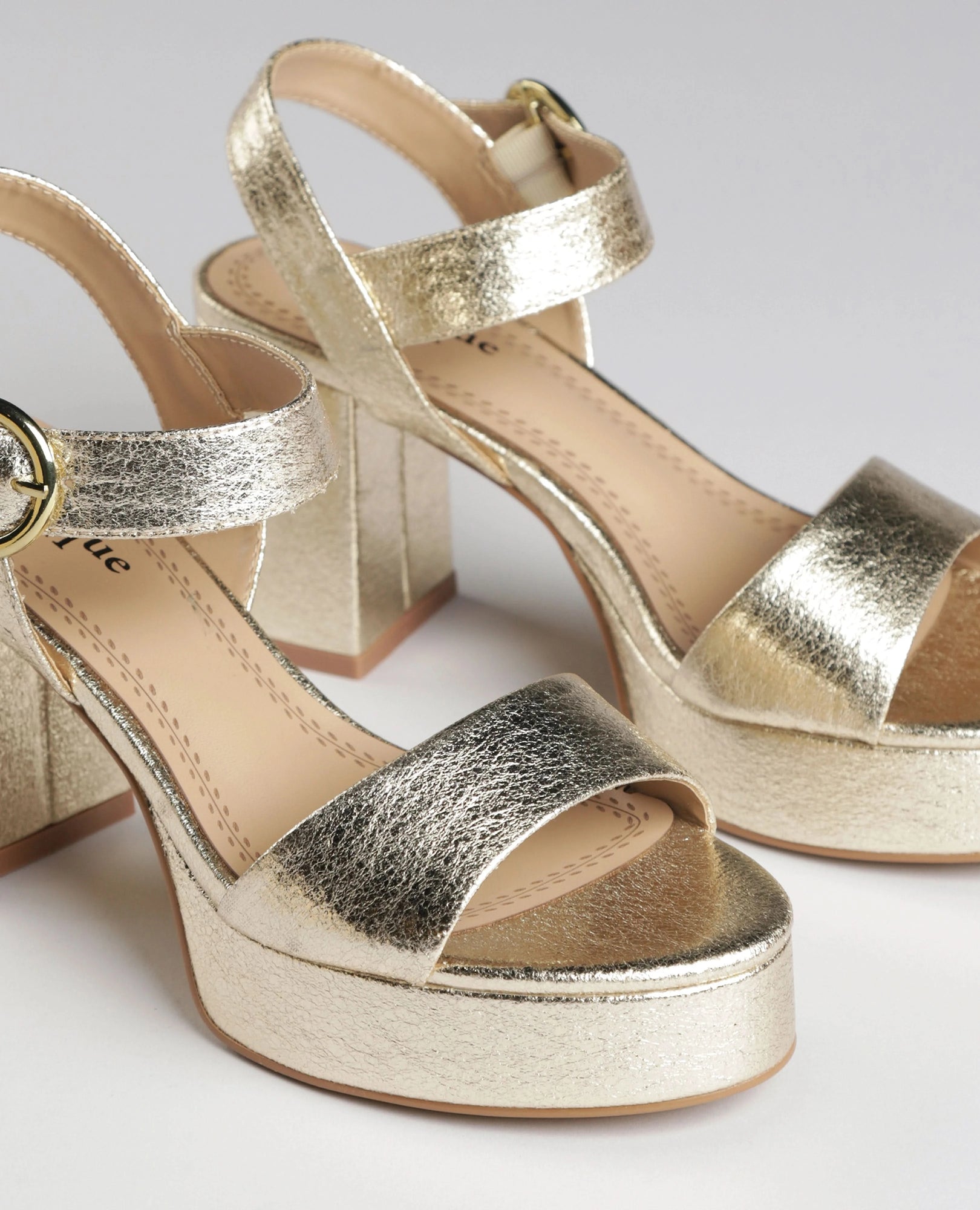 סנדלי פלטפורמה - בר - B Unique