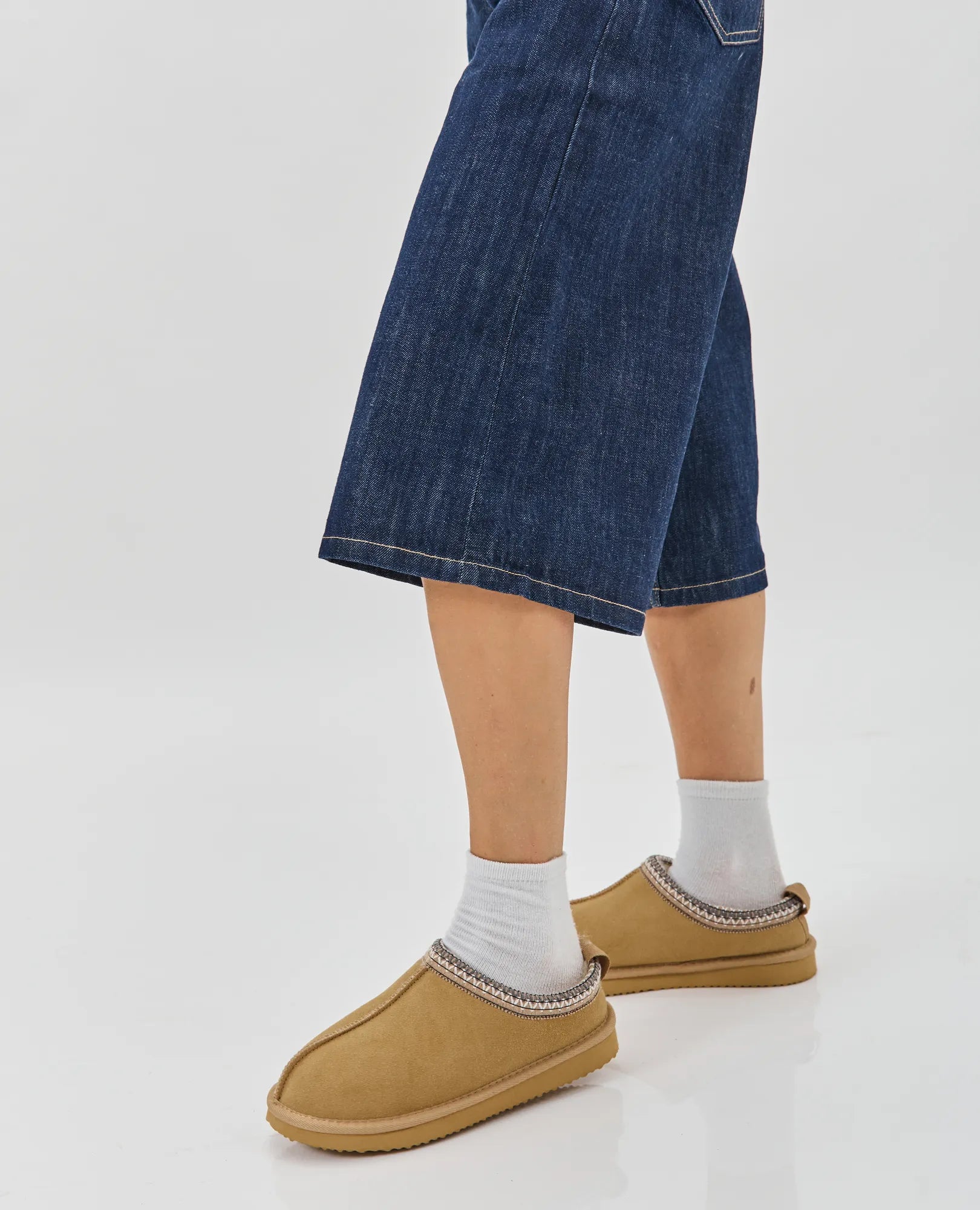 כפכפי עור עם רקמה - יערה - B Unique - כפכפים