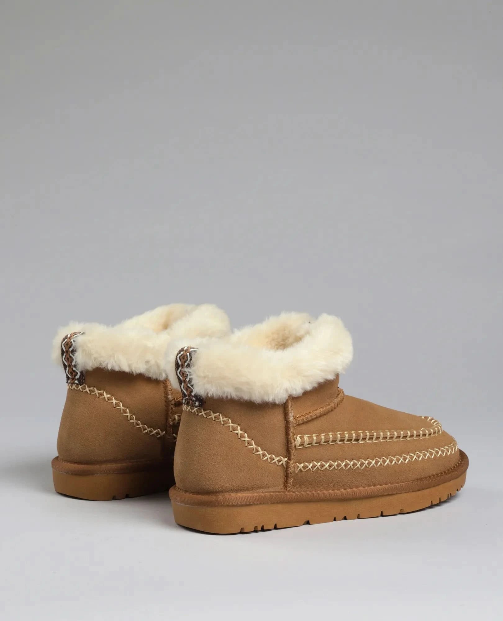 מגפוני פרווה - נאיה - B Unique - מגפונים