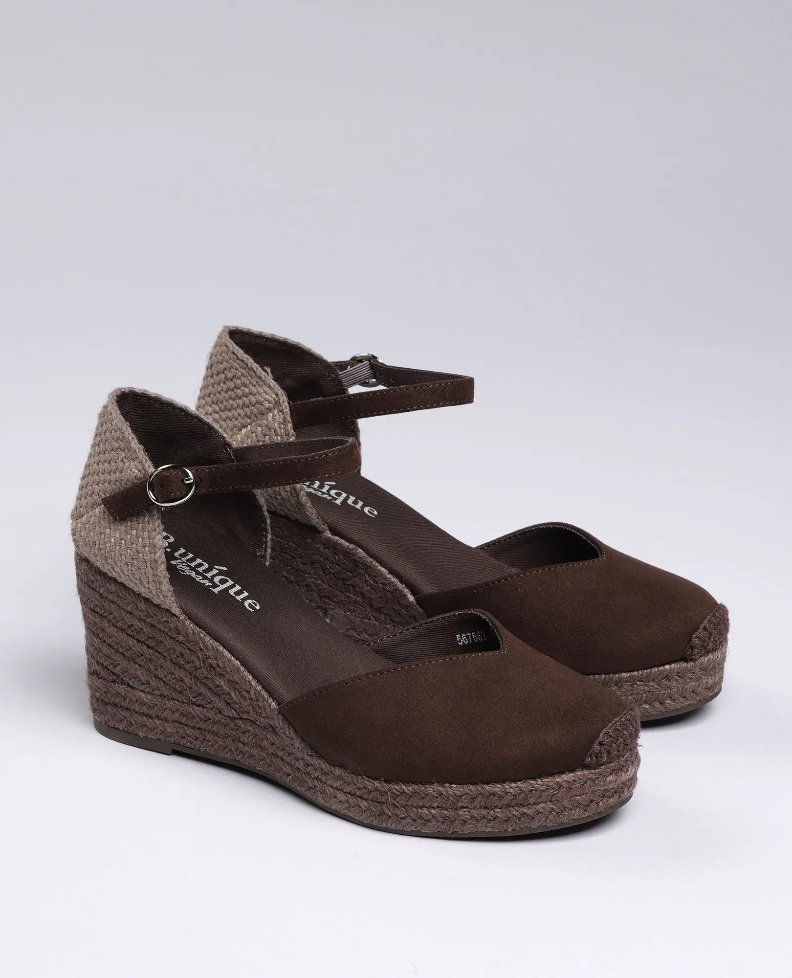 נעלי פלטפורמה - כרם מבית B-Unique VEGAN בצבע קפה, עם רצועת קרסול ועקב סגור.