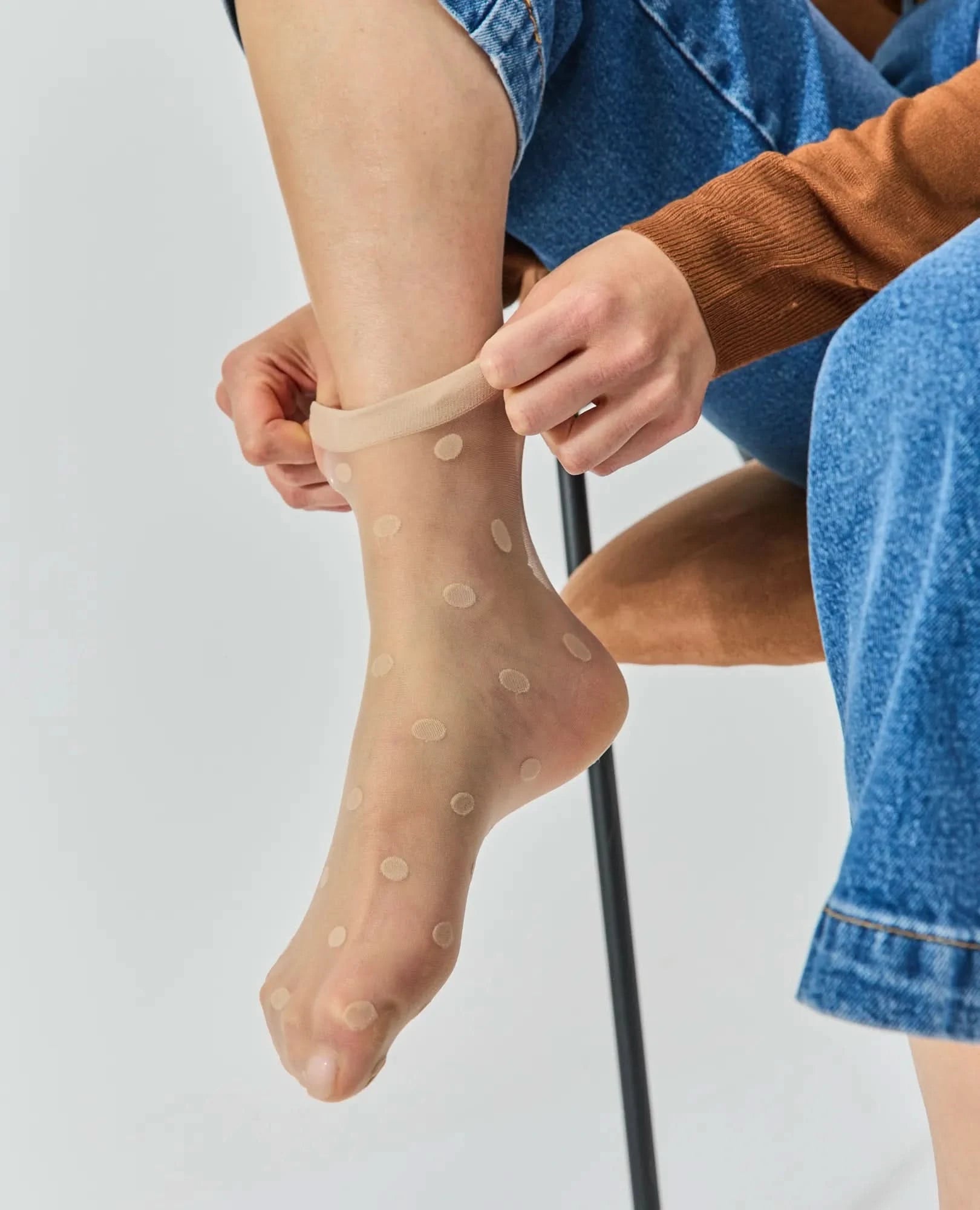 גרבי ניילון נקודות - B Unique - גרביים