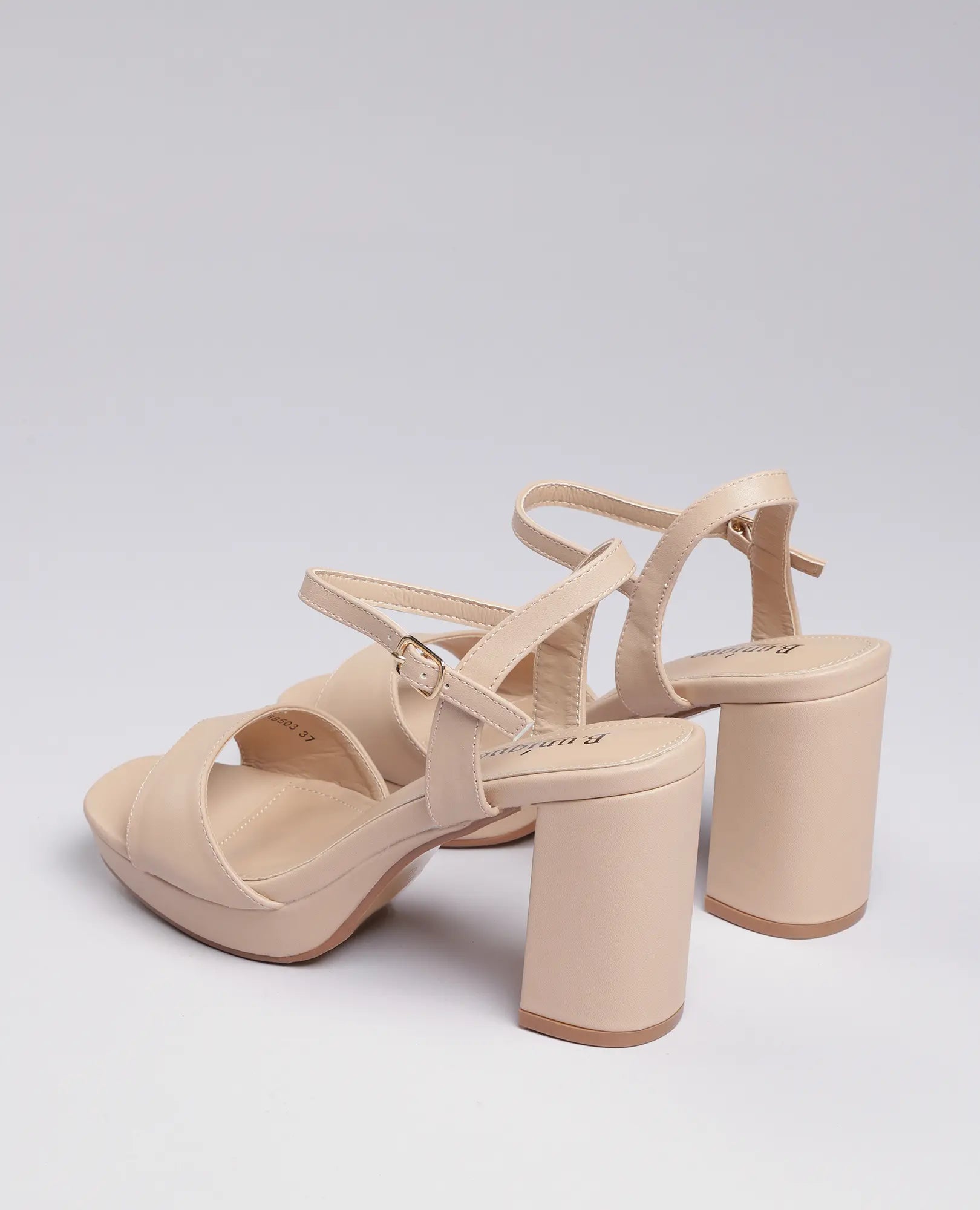 סנדלי פלטפורמה אניטה של B-Unique VEGAN, דמוי עור בצבע בז' עם עקב רחב ורצועות קרסול.