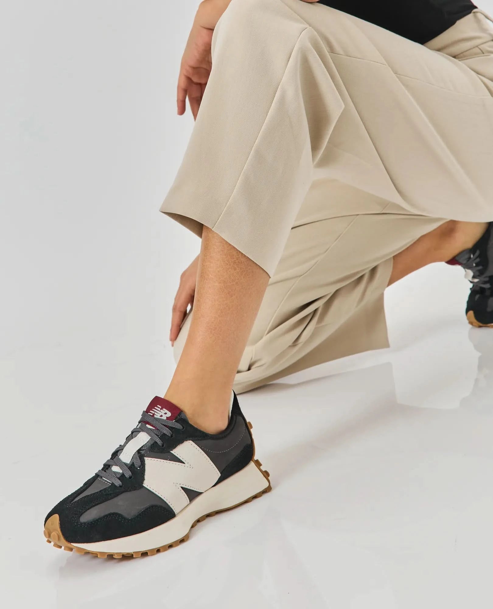 סניקרס 327 - נשים - B Unique - סניקרס