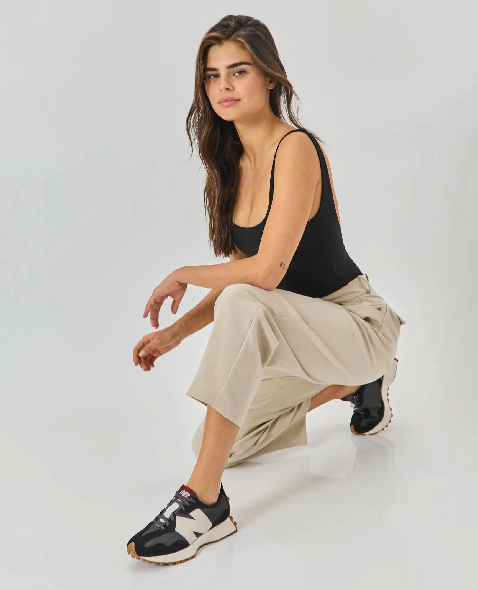 סניקרס 327 - נשים - B Unique - סניקרס