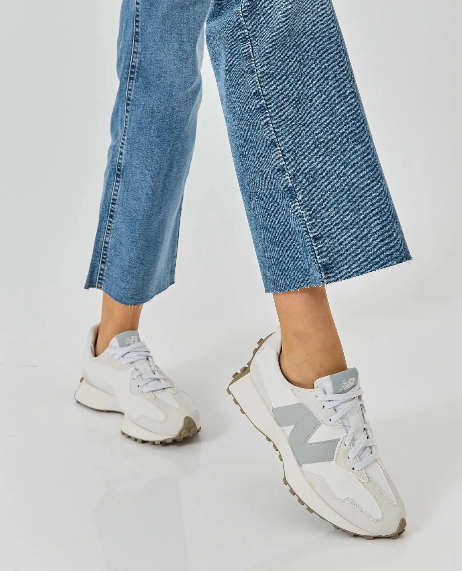 סניקרס 327 - נשים - B Unique - סניקרס