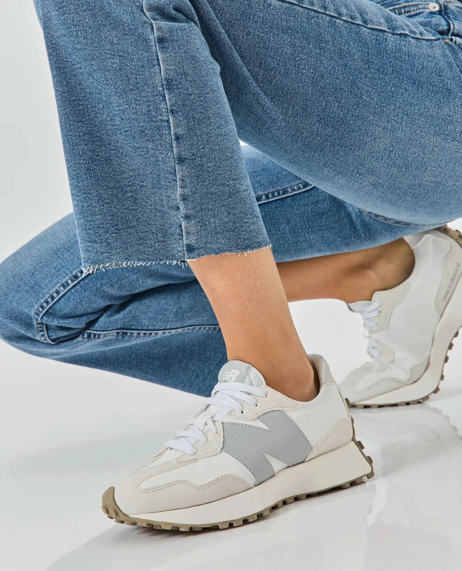 סניקרס 327 - נשים - B Unique - סניקרס