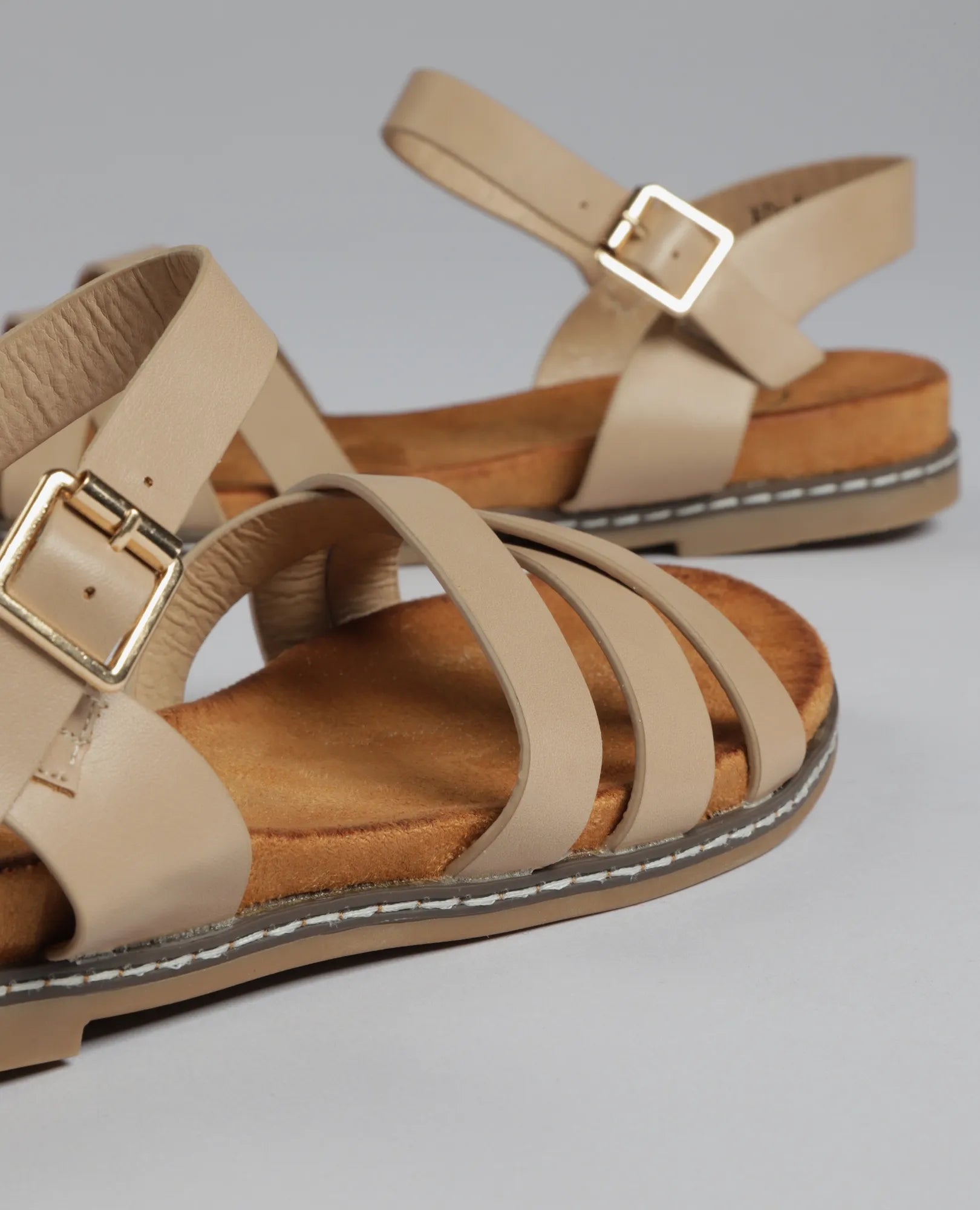 סנדלי רצועות לנשים - B Unique - סנדלים