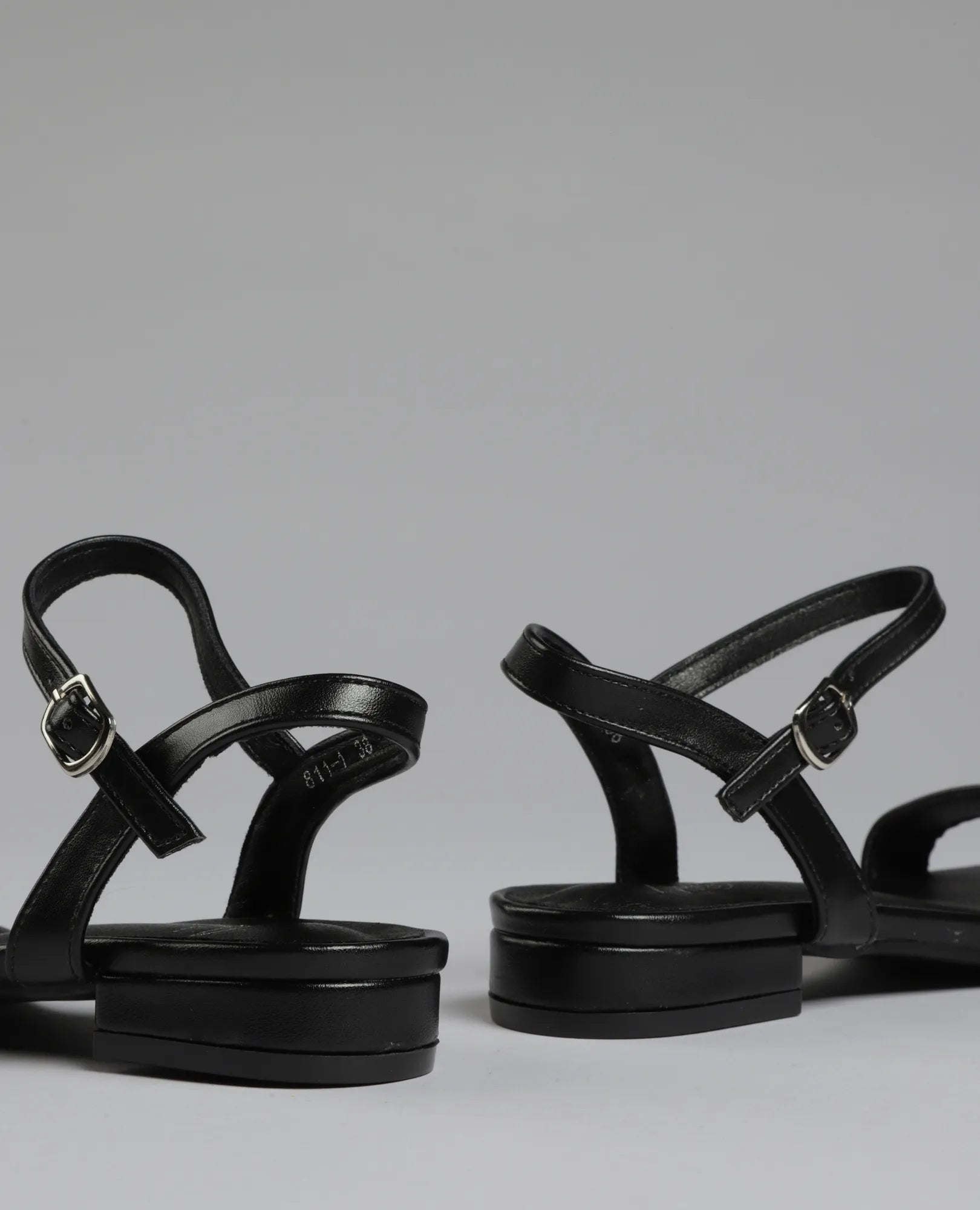 סנדלים שטוחים - לידר - B Unique - סנדלים