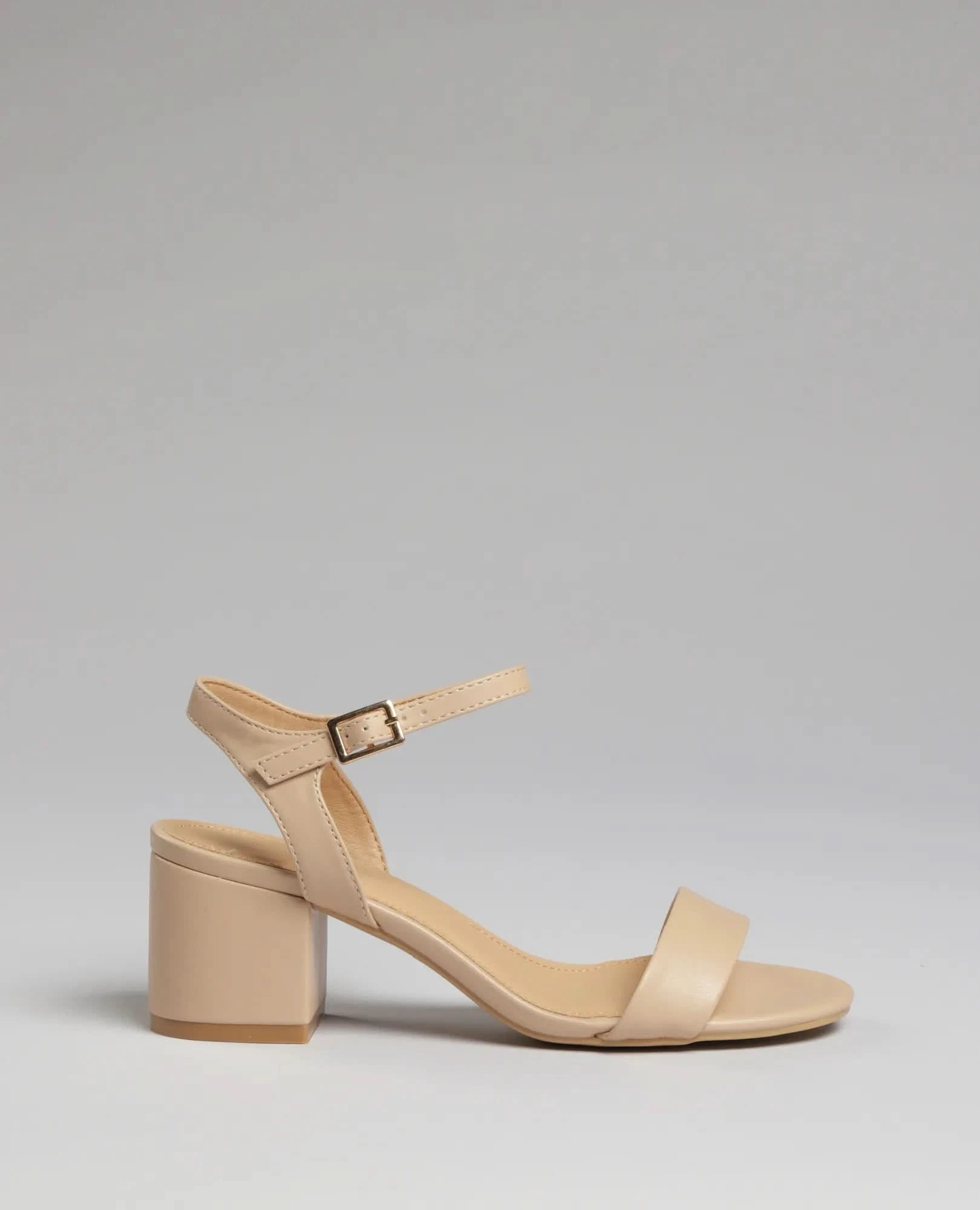 סנדלי עקב - שקד - B Unique - נעלי עקב