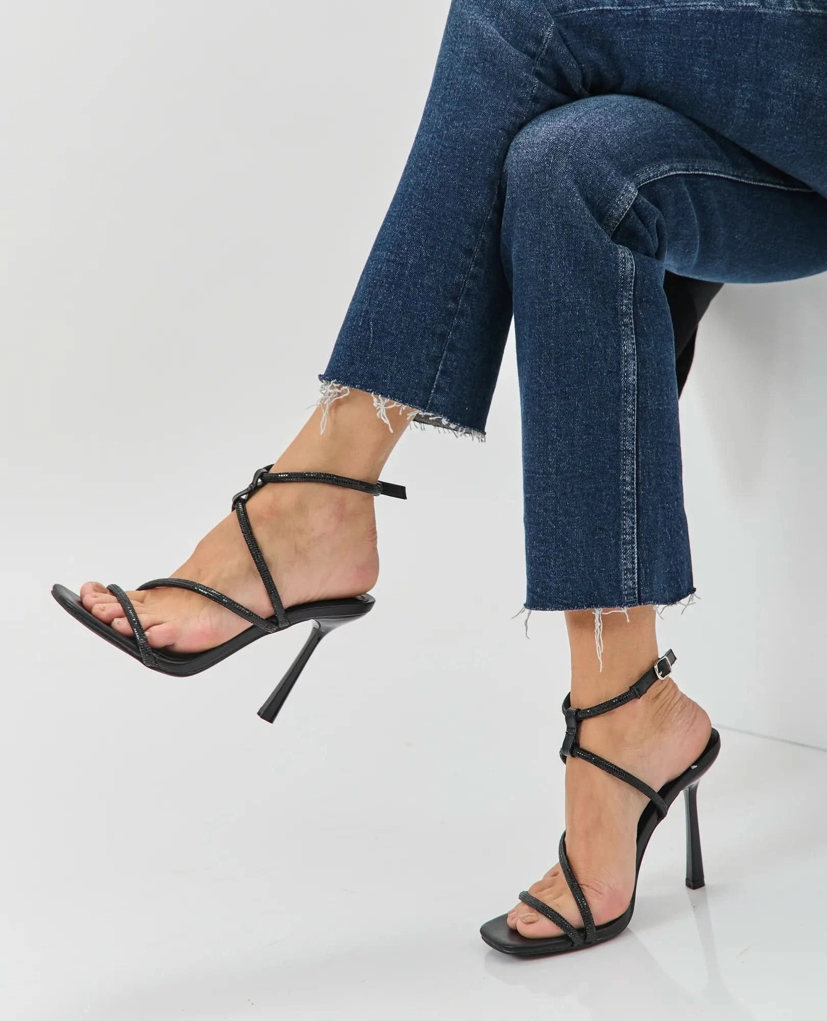 סנדלי עקב - סהר - B Unique - סנדלי עקב