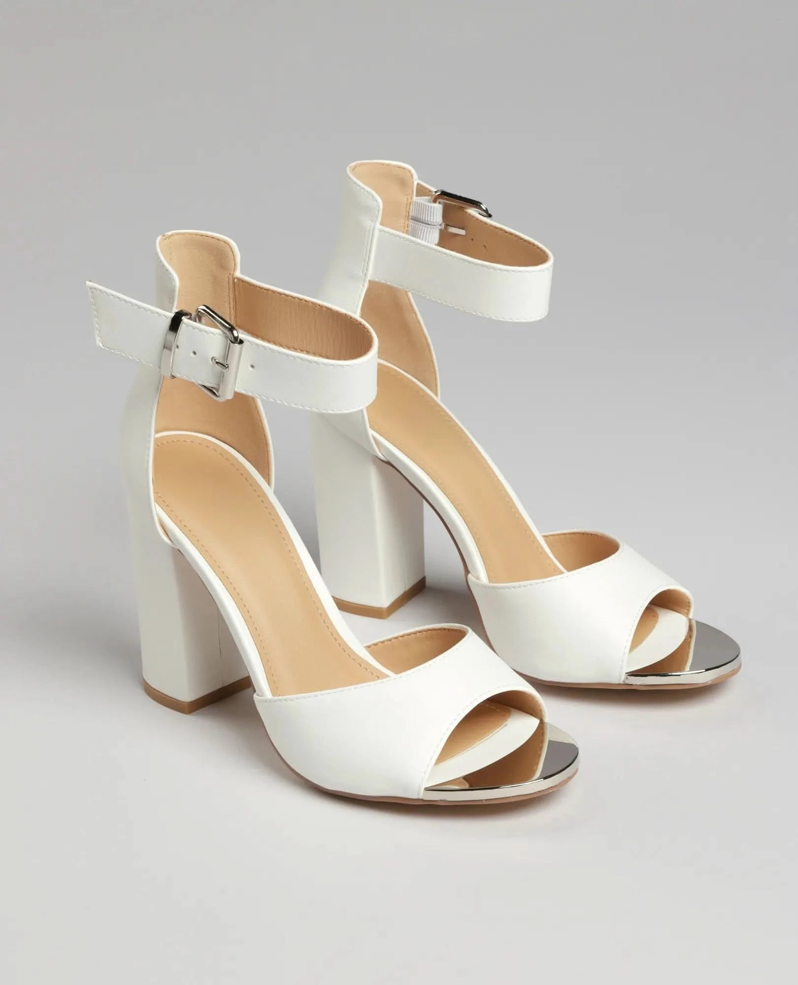 סנדלי עקב - ירדן - B Unique - נעלי עקב