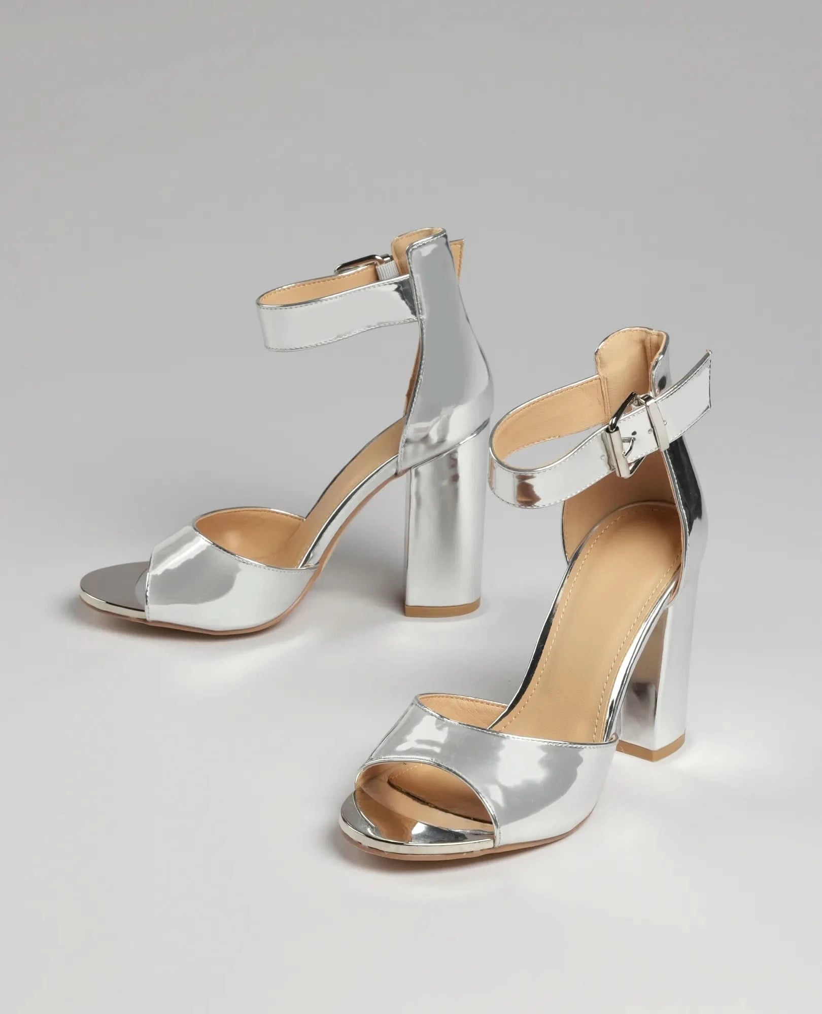 סנדלי עקב - ירדן - B Unique - נעלי עקב