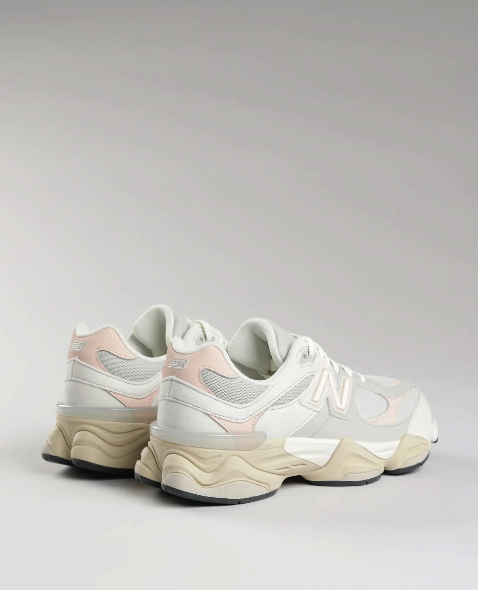 סניקרס 9060 - נשים - B Unique