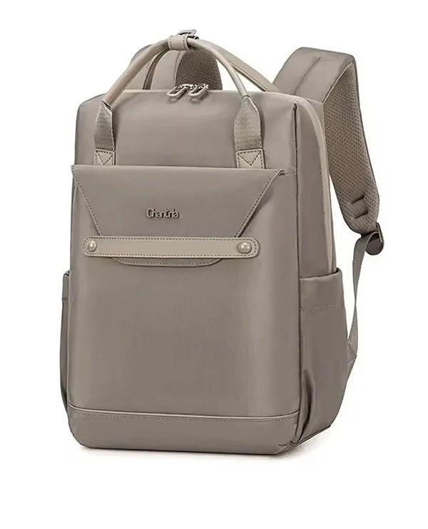 תיק מחשב נייד מסוג B-Unique Bags בצבע אפור בהיר ומלוטש — עם ידיות עליונות וכיס קדמי, מושלם בשילוב עם נעליים אופנתיות.