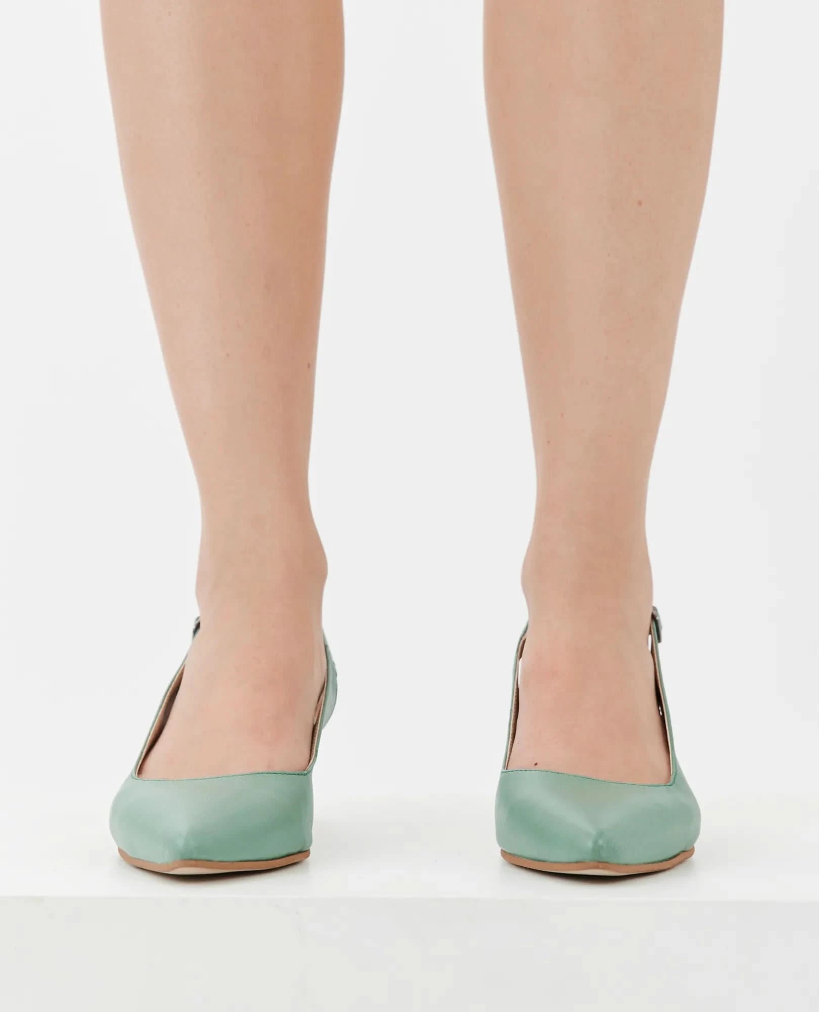 כפכפי עקב שפיץ- לוריין